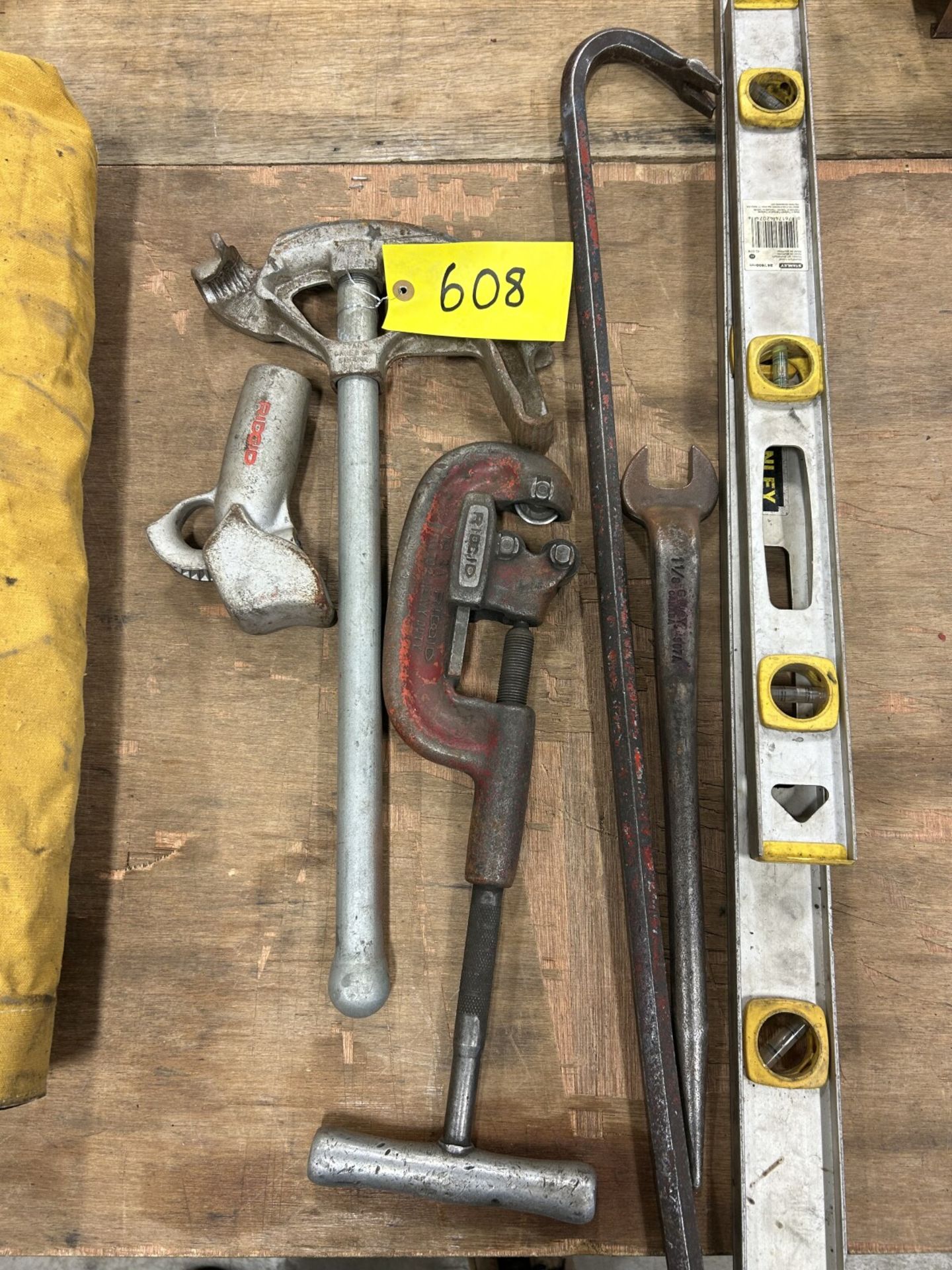 CONDUIT BENDERS, PIPE CUTTER, GN, CARPENTERS LEVELS, 1 1/8" SPUD WRENCH - Image 2 of 6