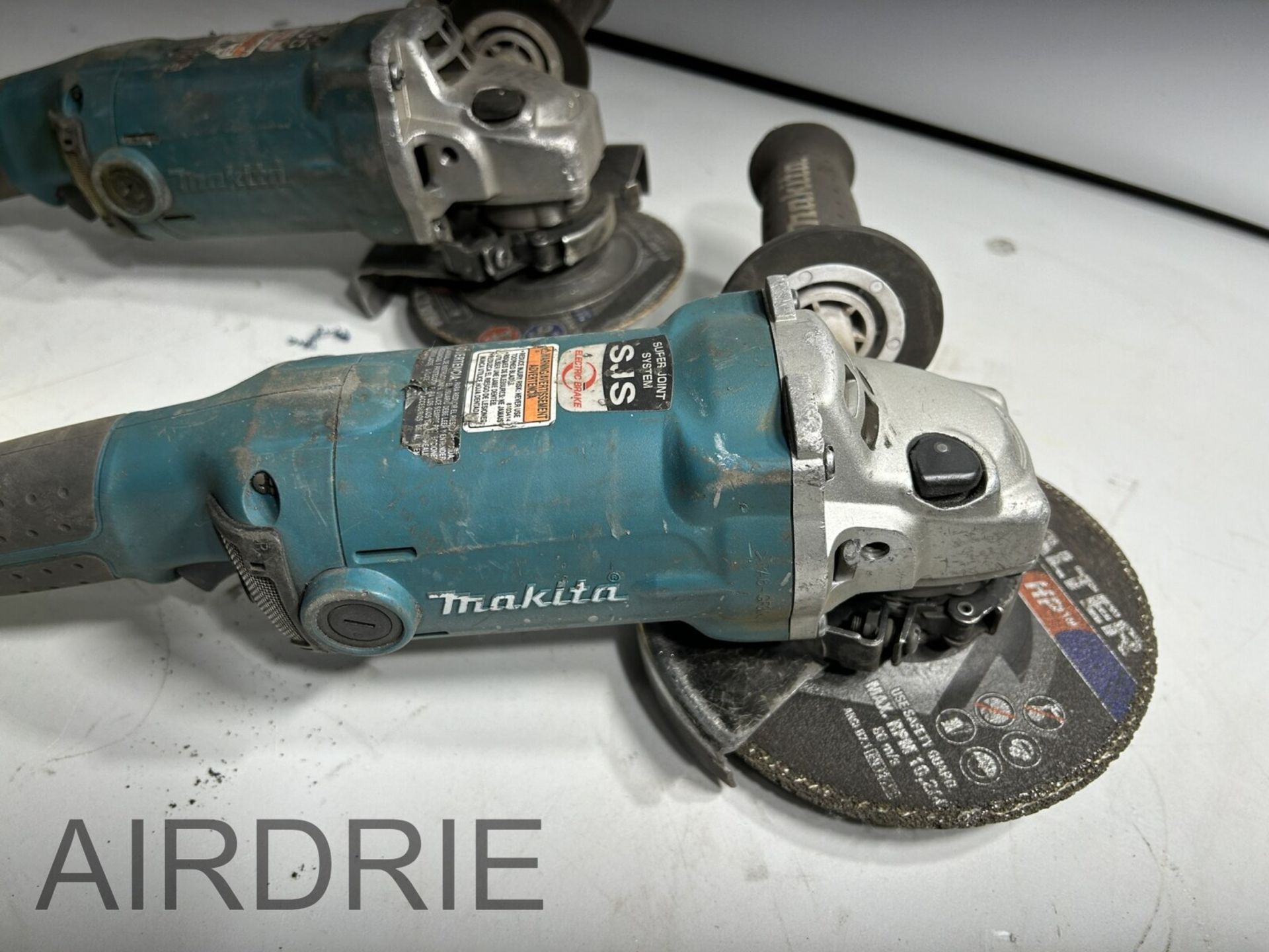 *OFFSITE* 2-MAKITA ELEC. 5" ANGLE GRINDERS - Image 4 of 5