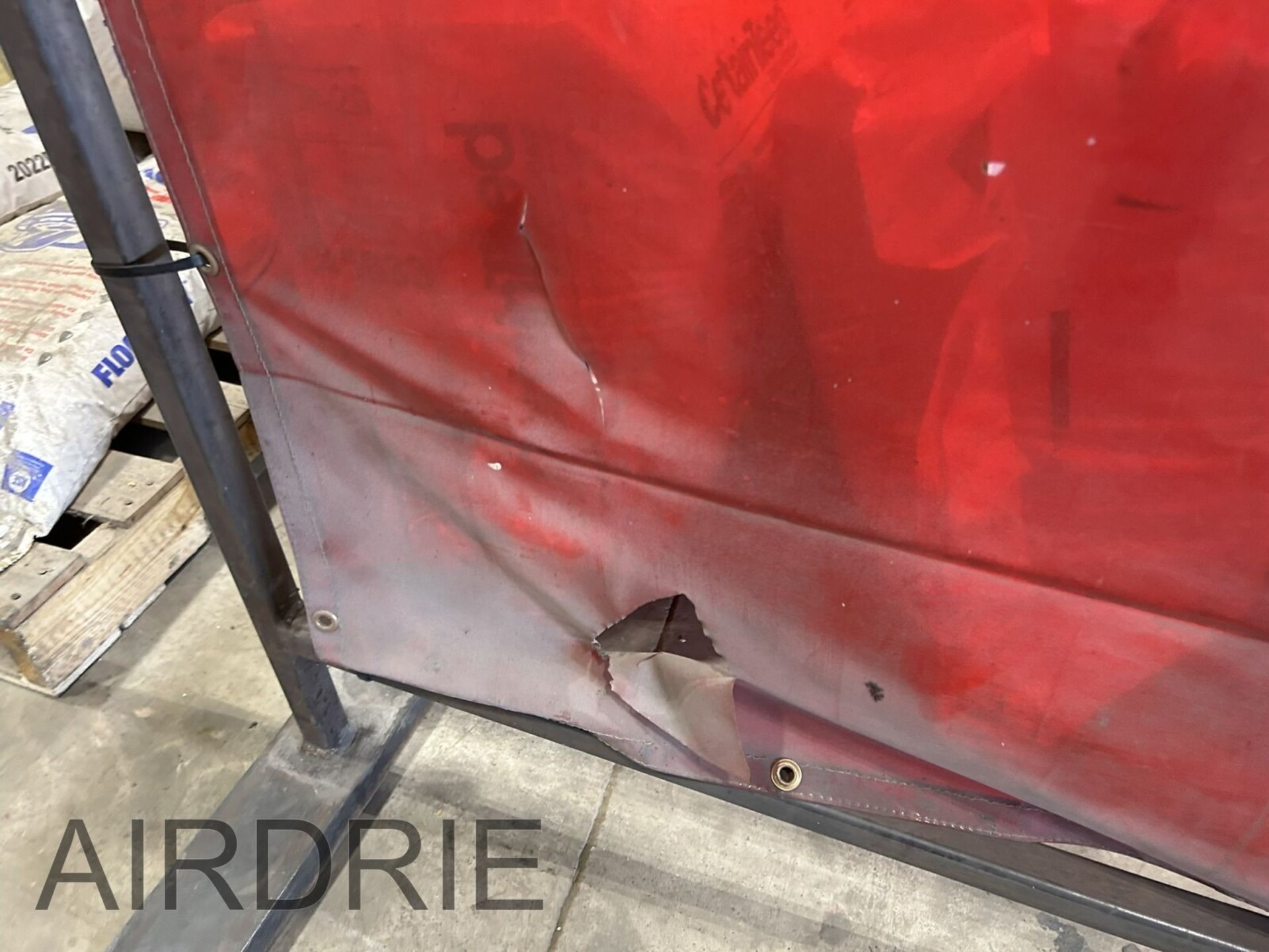 *OFFSITE* SHOP BUILT WELDING SCREEN 94"X71" - Bild 4 aus 4