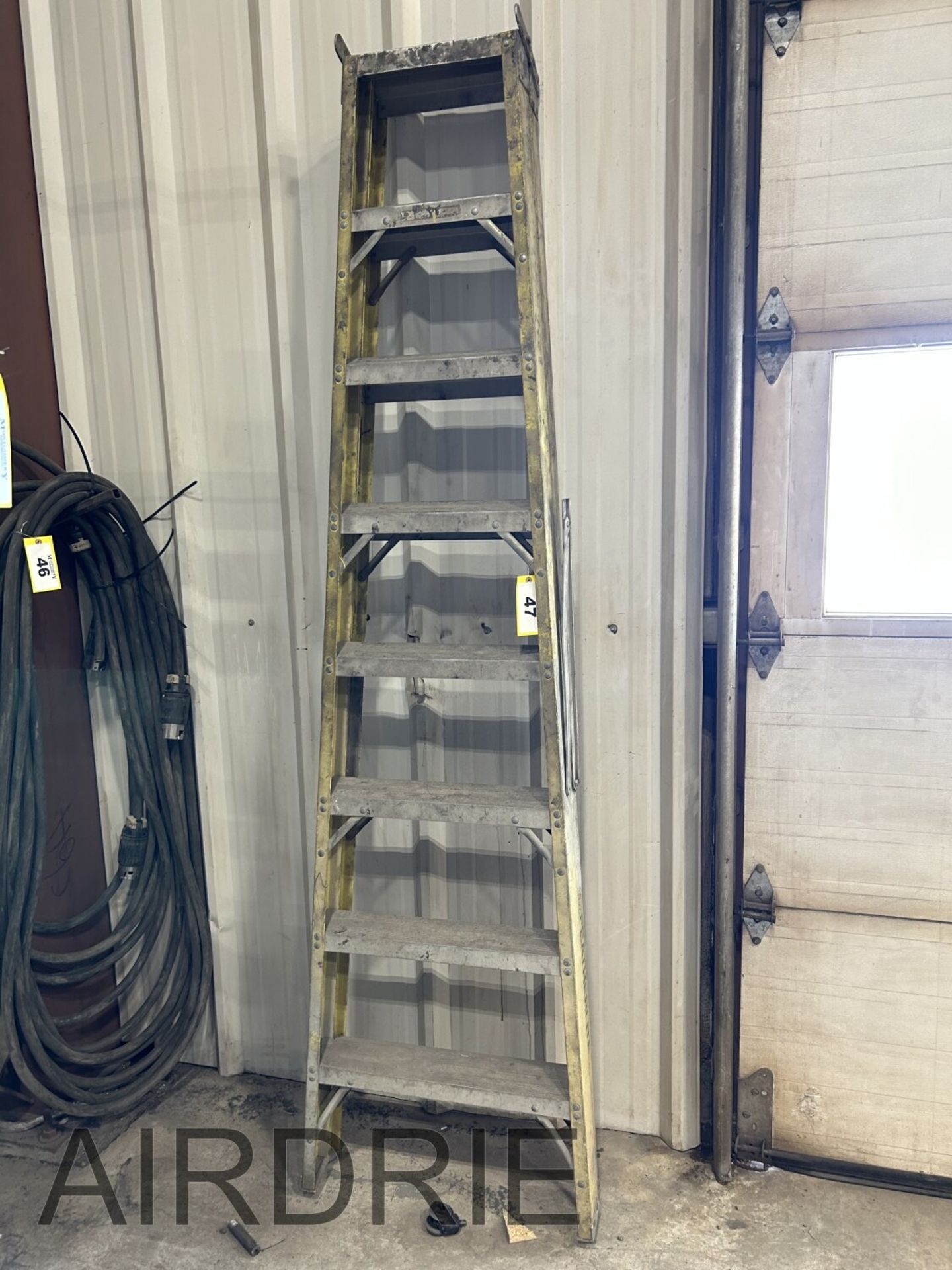 *OFFSITE* 8FT FIBREGLASS STEP LADDER - Image 3 of 3