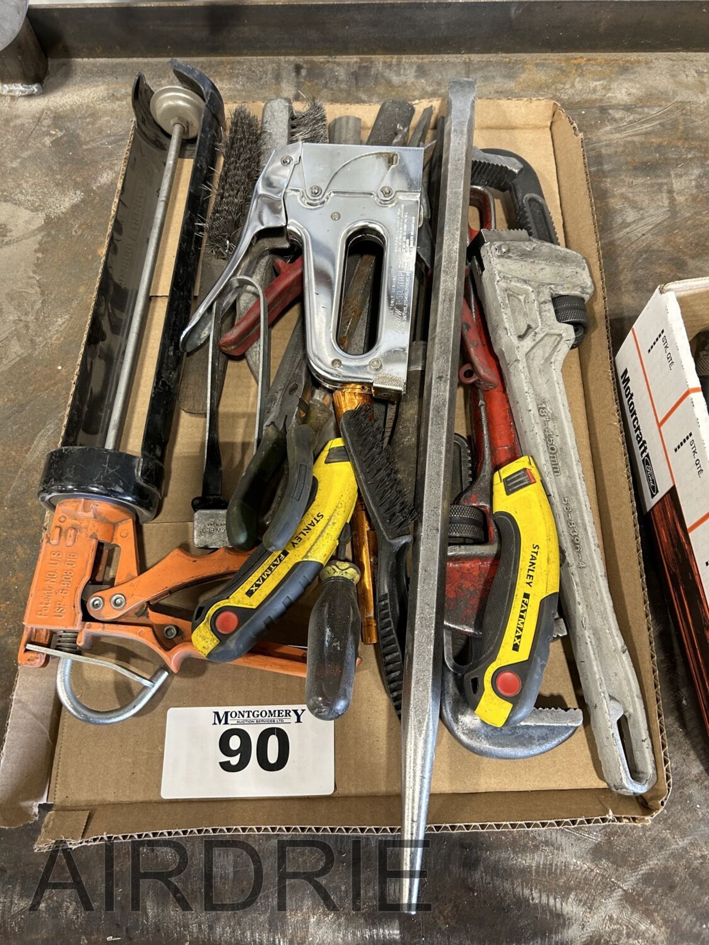 *OFFSITE* L/O ASSORTED HAND TOOLS, ALUMINUM 18" PIPE WRENCH, STEEL 18" PIPE WRENCH, PRY-BAR, ETC.
