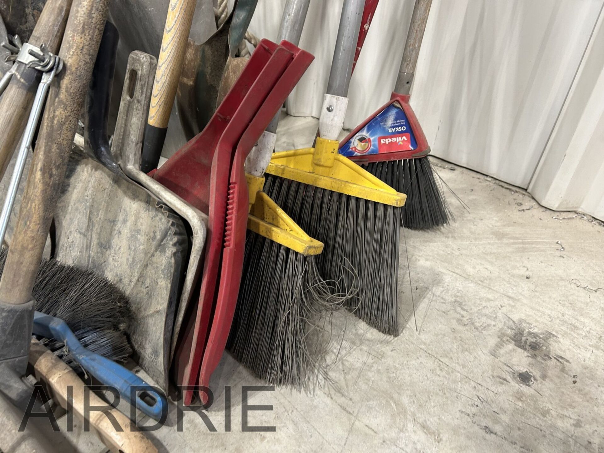 *OFFSITE* L/O ASSORTED SCOOP SHOVELS BROOMS, DUST PANS, SNOW SHOVELS, ETC. - Image 3 of 6