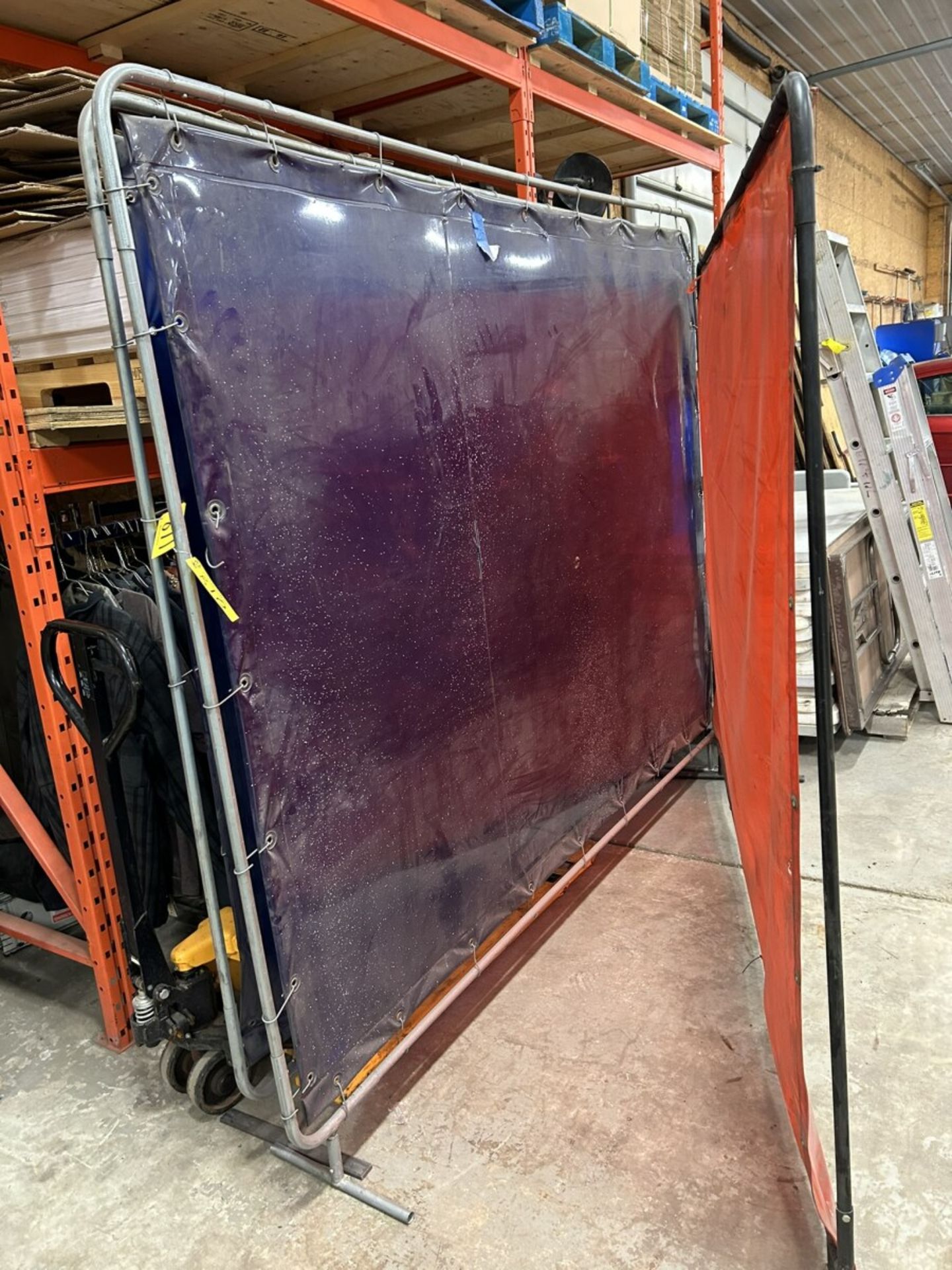 2 - WELDING SCREENS 8X82T & 8X76T (MISSING LEG) - Image 3 of 4