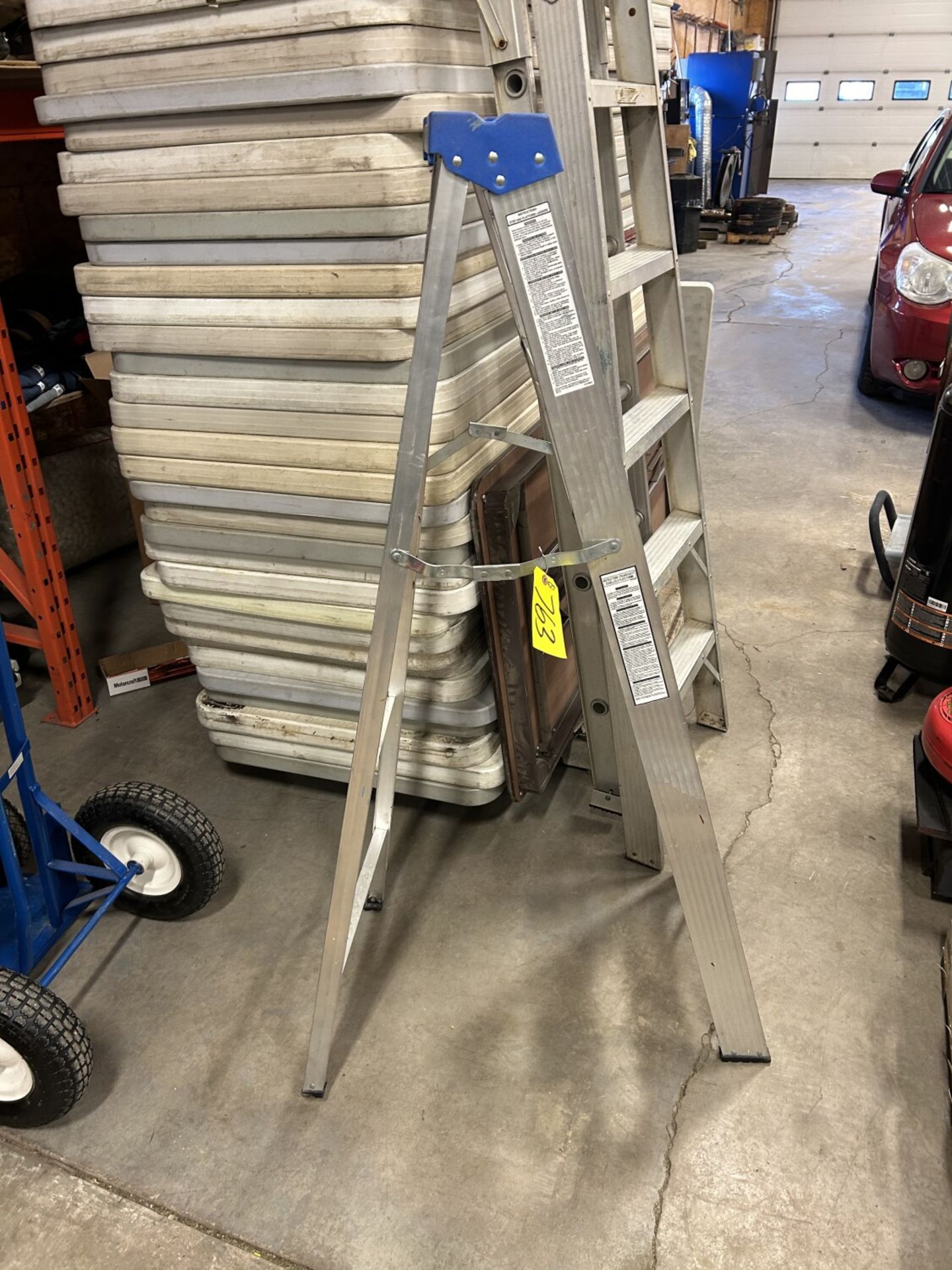 7' - 11' ALUMINUM EXT. LADDER & 5' ALUMINUM STEP LADDER - Image 3 of 3