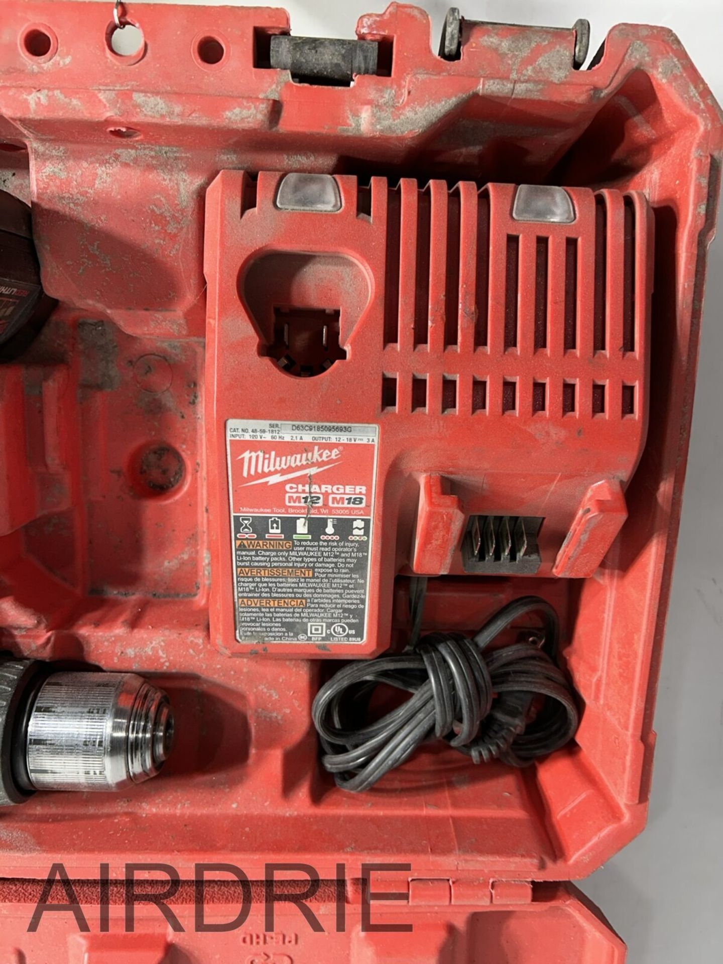 *OFFSITE* MILWAUKEE CORDLESS DRILL AND IMPACT DRIVER KIT W/ BATTERY AND CHARGER - Image 3 of 6