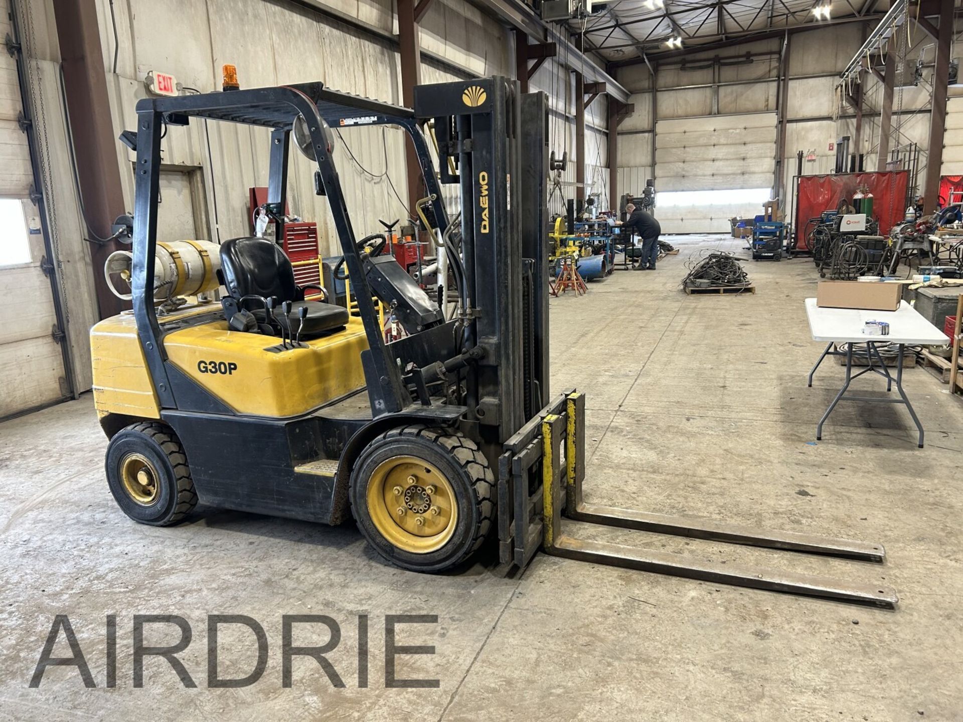 *OFFSITE* DAEWOO G30P 6,000 LB LPG FORKLIFT TRUCK, HYD. SIDE SHIFT, PNEUMATIC TIRES, 54"X5" FORKS, - Image 2 of 15