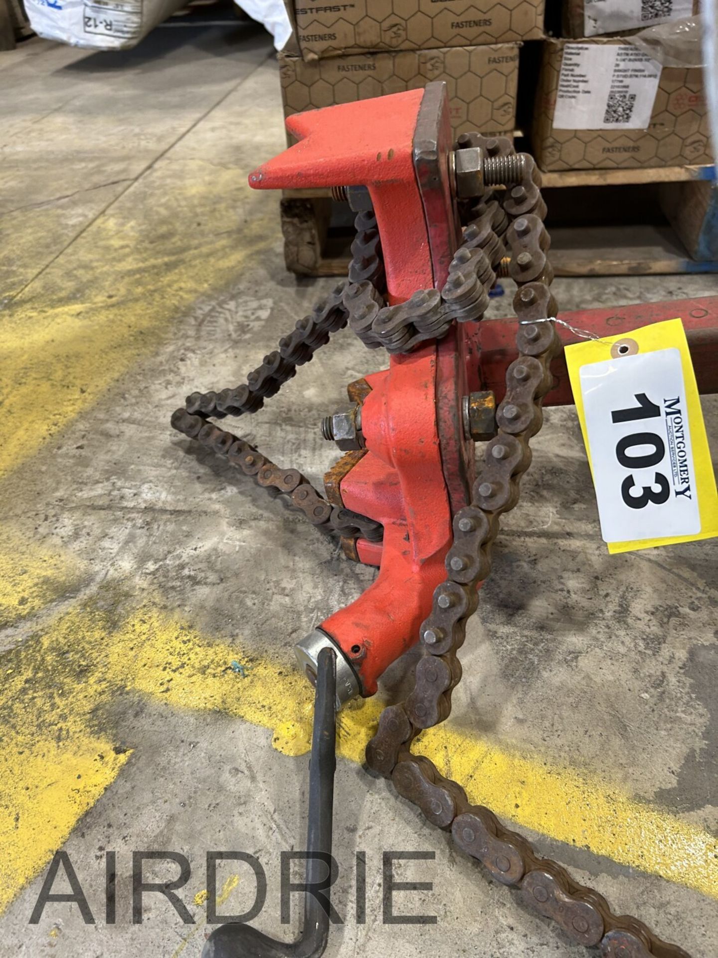 *OFFSITE* RIDGID 810A PIPE VISE ON BALLASTED STAND - Image 2 of 5
