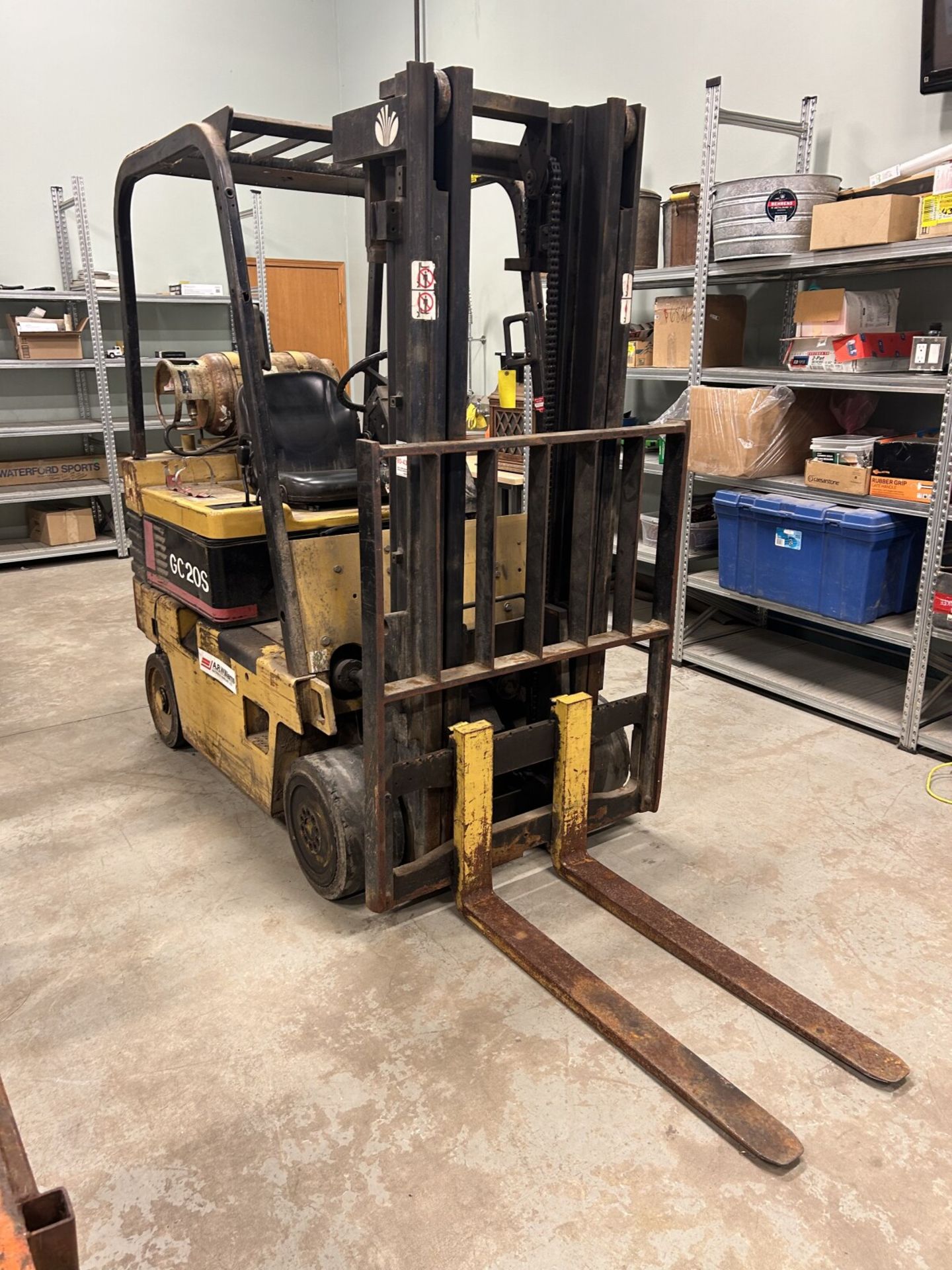 DAEWOO GC20S SOLID TIRE WAREHOUSE FORKLIFT, 4000LB, S/N: 06-06064, LPG, 1029HRS - Image 2 of 6