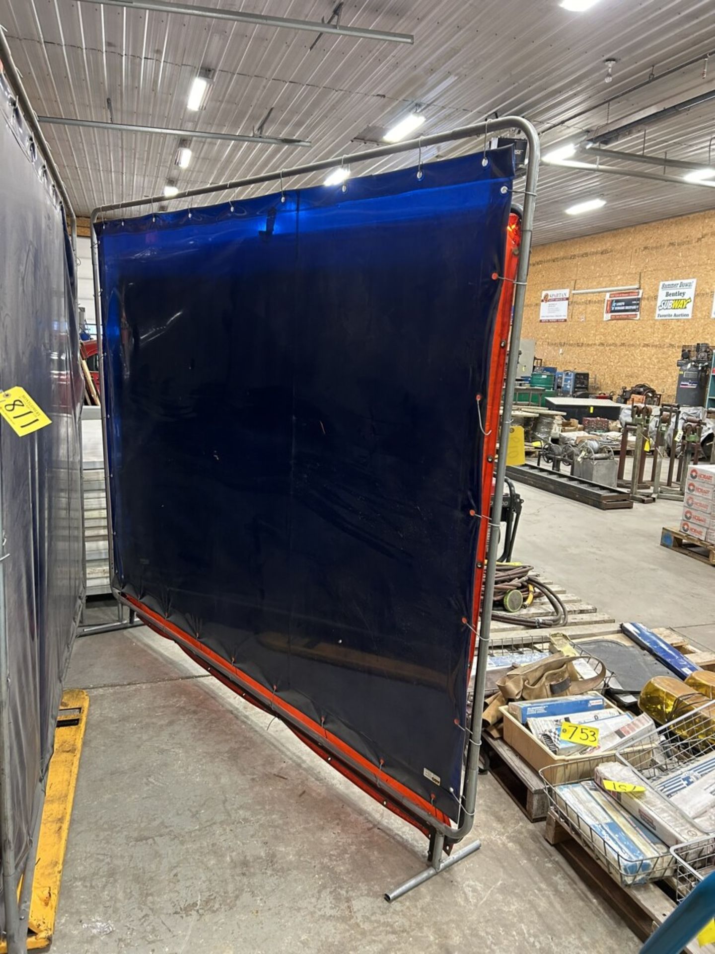 2 - WELDING SCREENS 8X82T & 8X76T (MISSING LEG) - Image 4 of 4