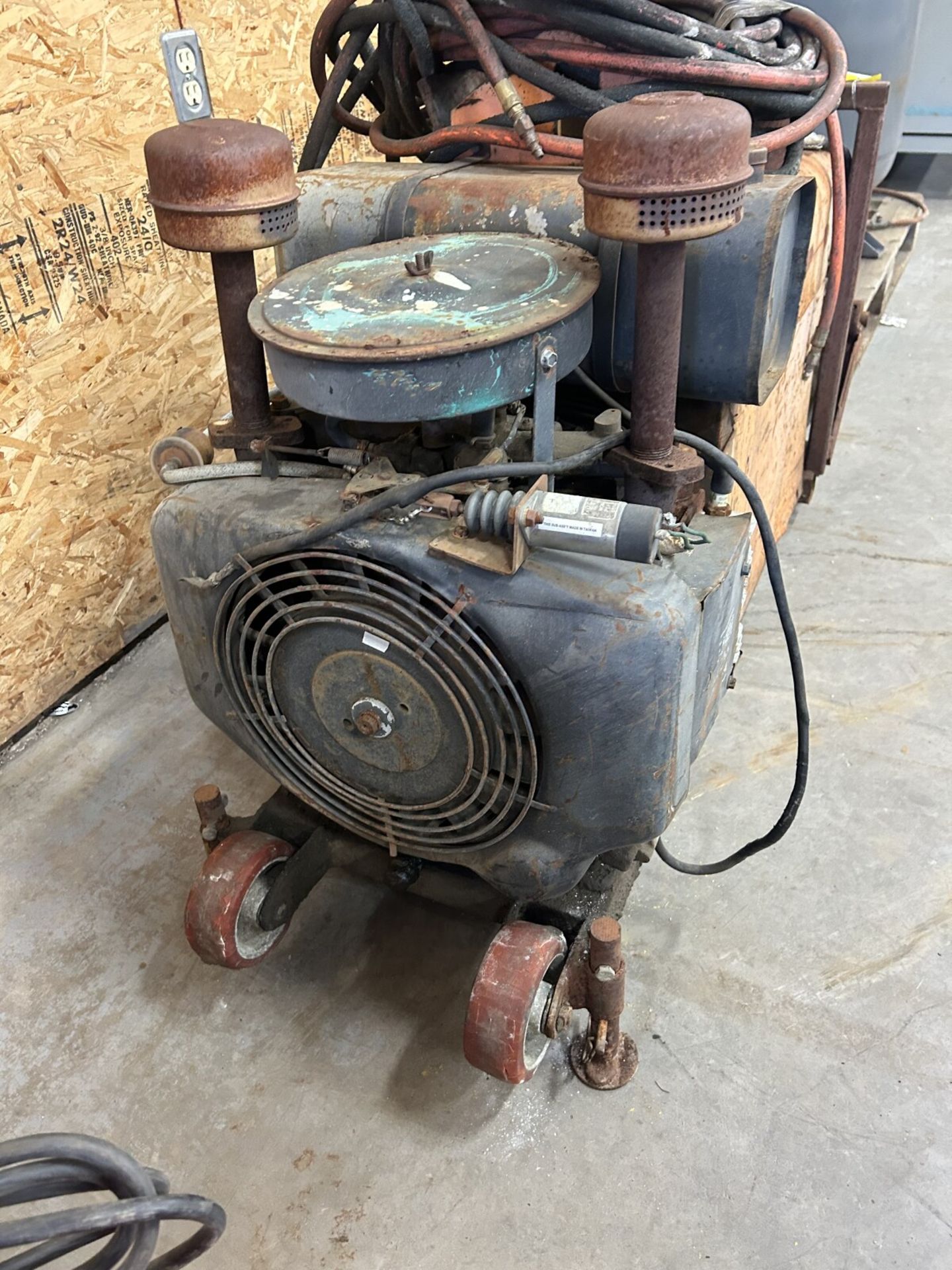 ARCWELD 225/200A CC/AC/DC ARC WELDING GENERATOR W/GAS ENGINE, S/N: JA389349 (UNTESTED) - Image 2 of 4