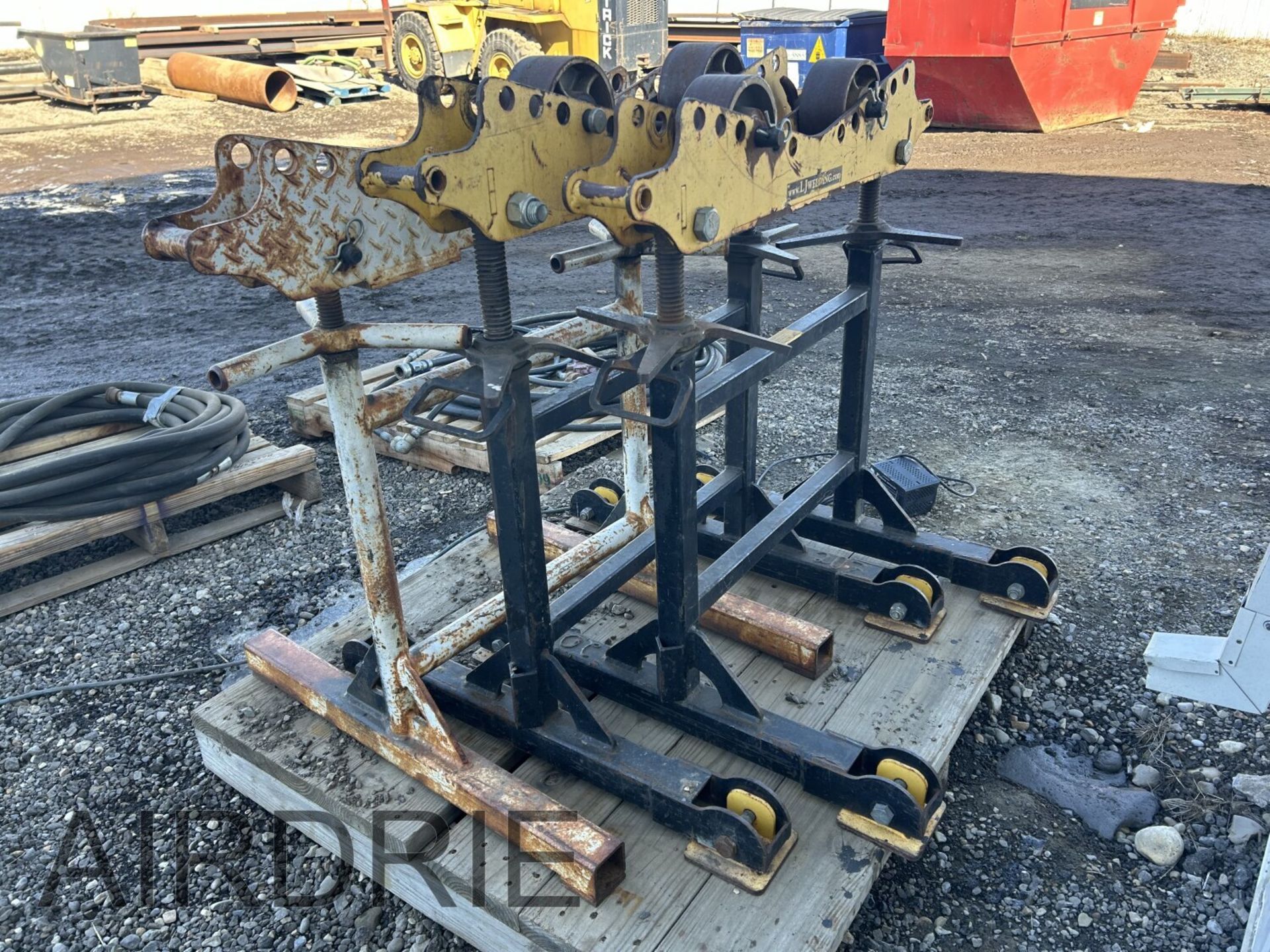 *OFFSITE* 2 - LJ 4000LB ADJUSTABLE PIPE ROLLER STANDS - Image 4 of 6