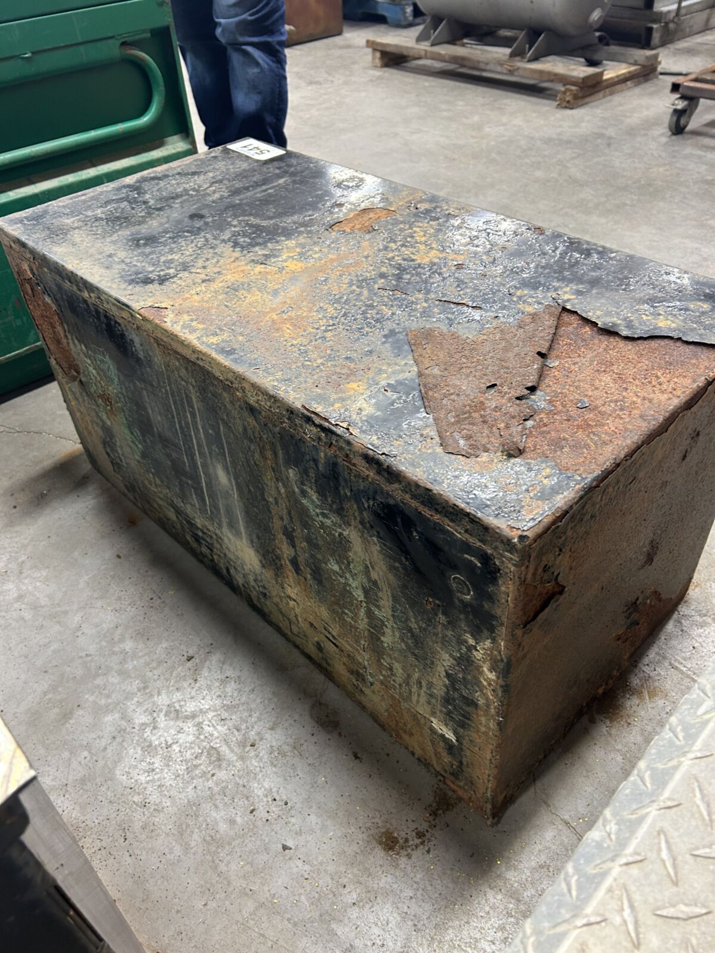 BUYERS HEAVY TRUCK TOOL BOX 36"x18"x18" (LATCH BROKEN, CONTENTS UNKNOWN) - Image 3 of 3