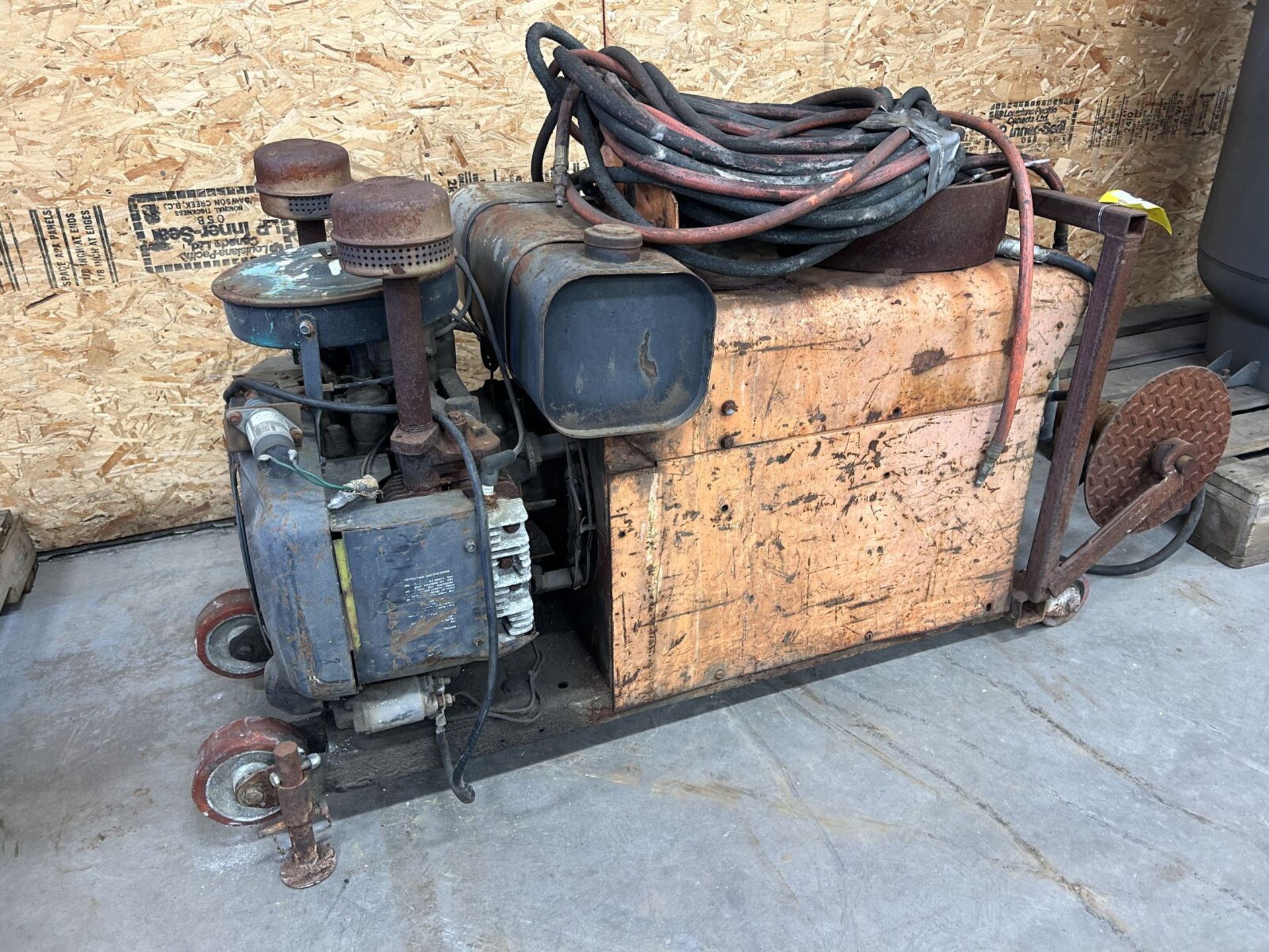 ARCWELD 225/200A CC/AC/DC ARC WELDING GENERATOR W/GAS ENGINE, S/N: JA389349 (UNTESTED)