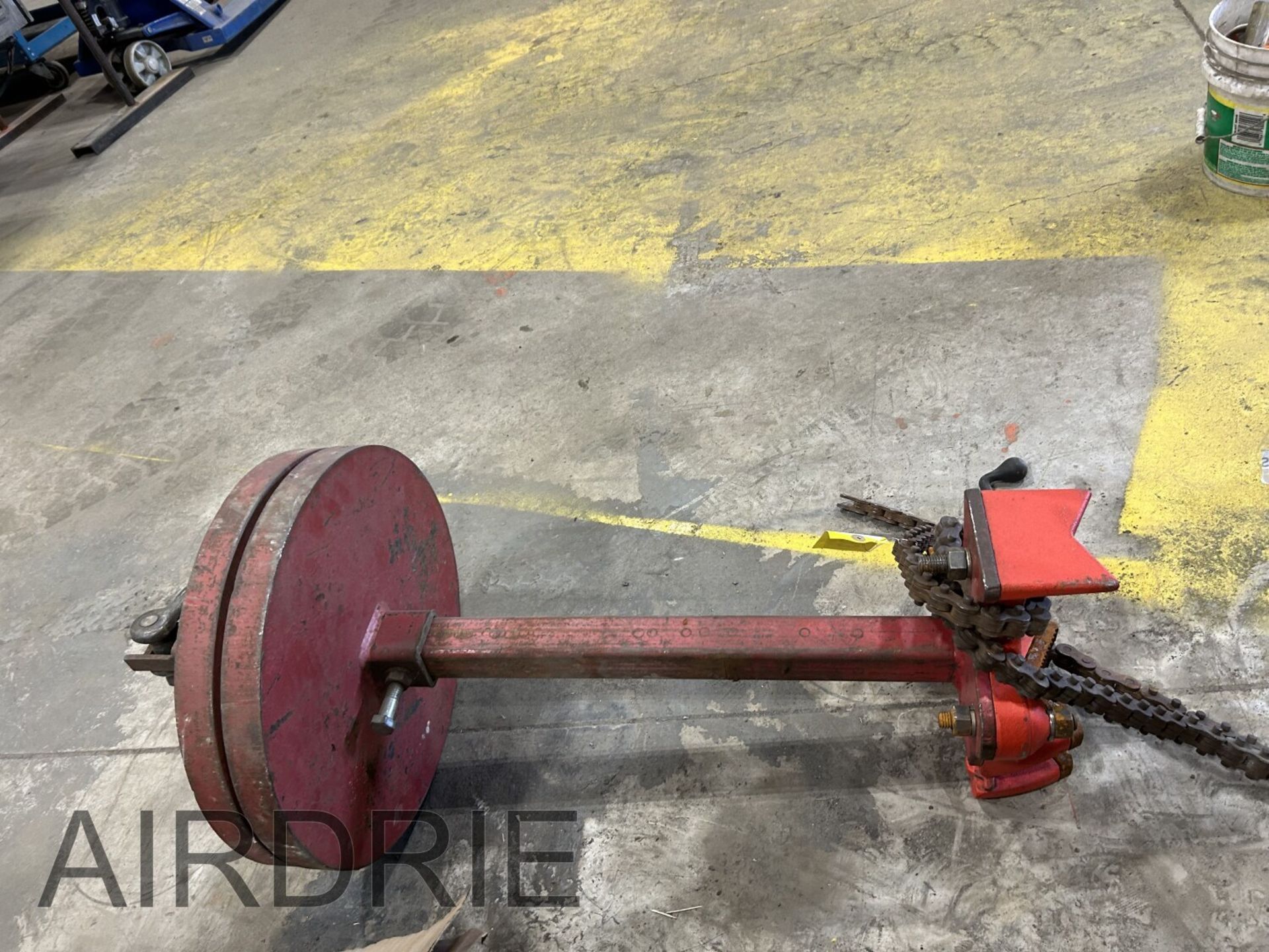*OFFSITE* RIDGID 810A PIPE VISE ON BALLASTED STAND - Image 5 of 5