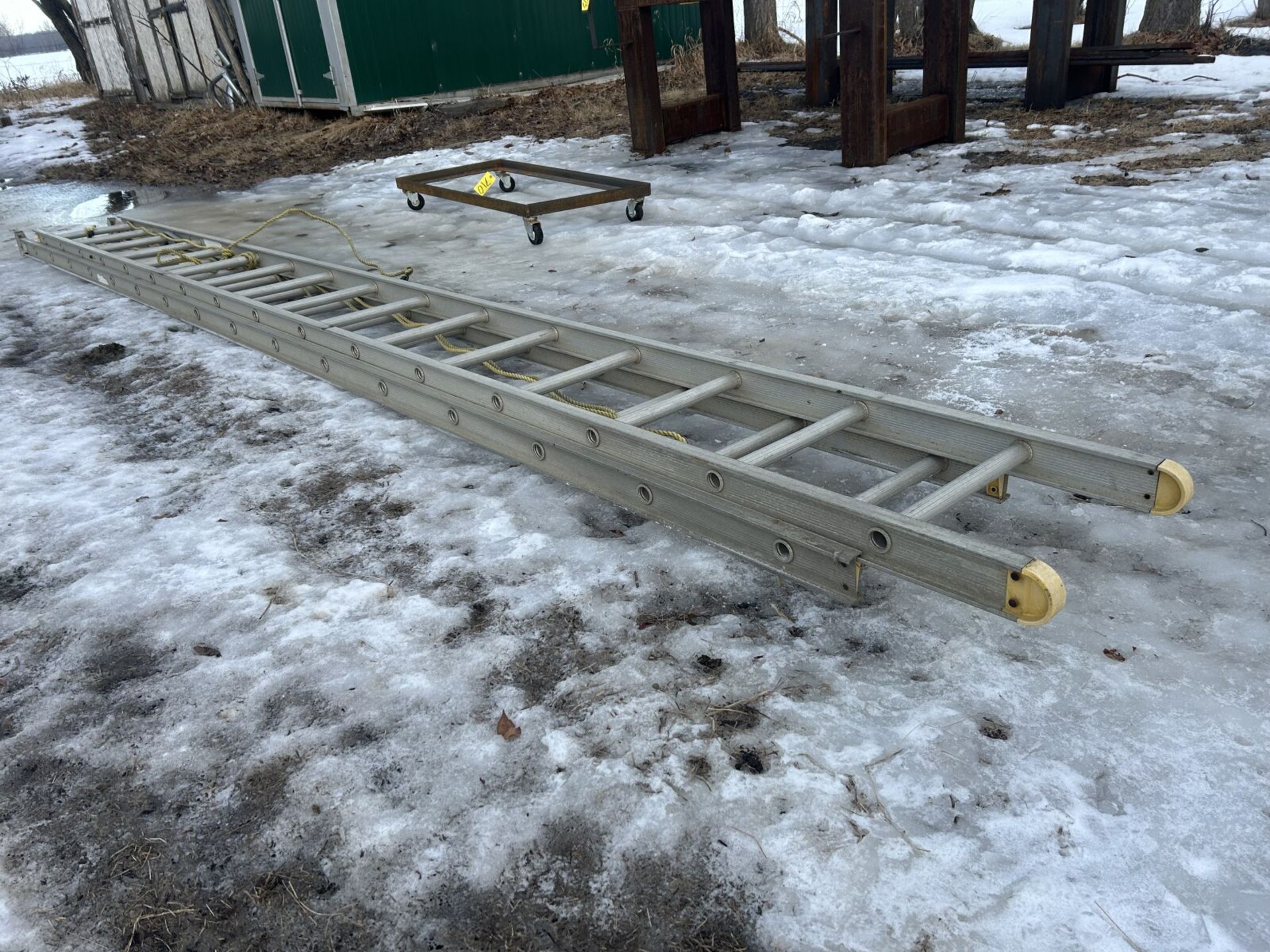 32FT ALUMINUM EXTENSION LADDER - Image 3 of 3