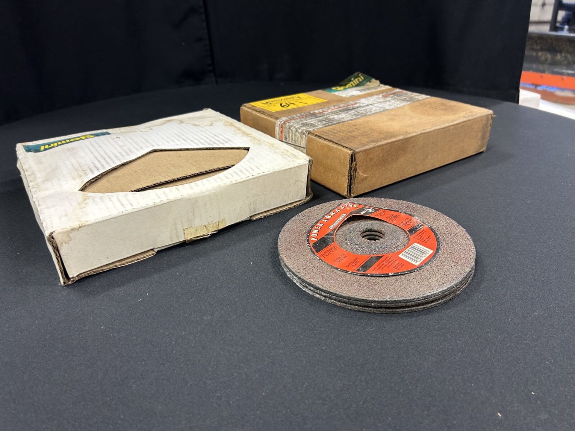 L/O - 10" CUTOFF DISCS, 3 - 7" GRINDING DISCS - Image 4 of 5