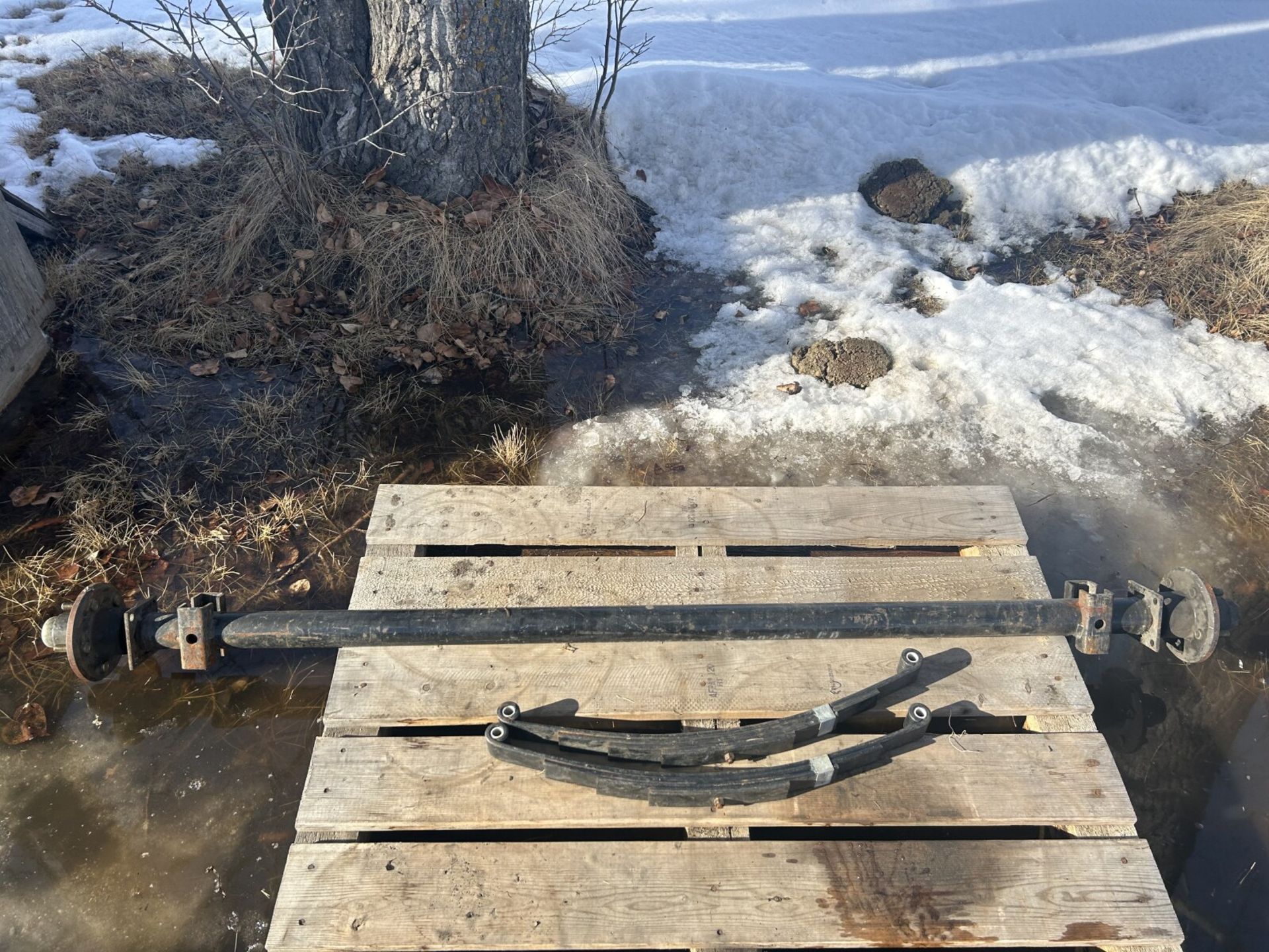 6 FT TRAILER AXLE, LEAF SPRINGS, 5-BOLT HUBS