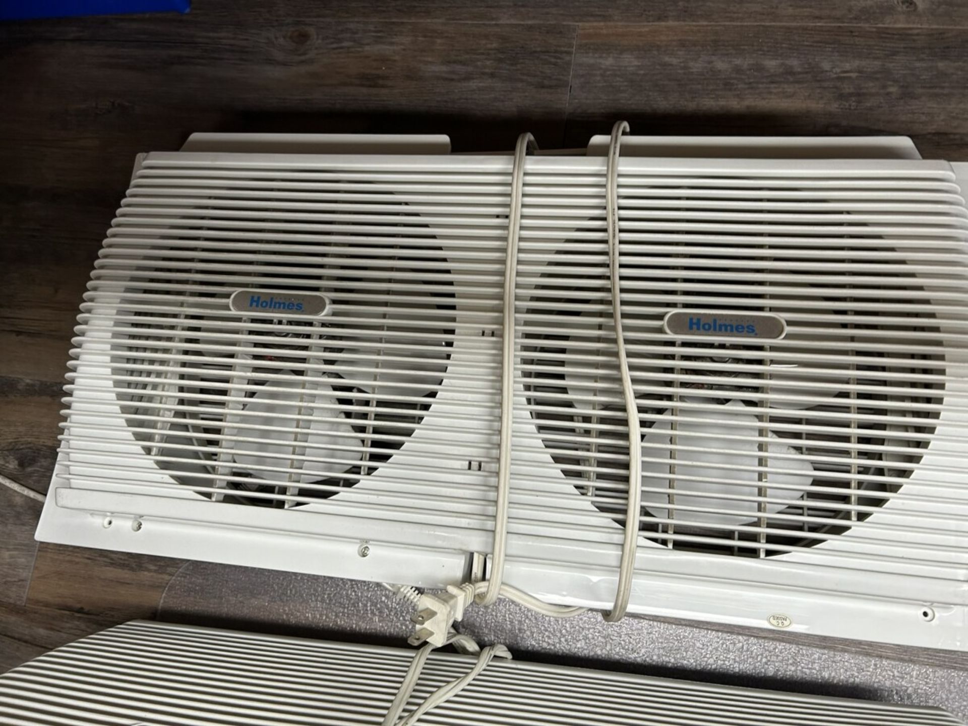 2-HOLMES TWIN FAN WINDOW MOUNT FANS - Image 3 of 3