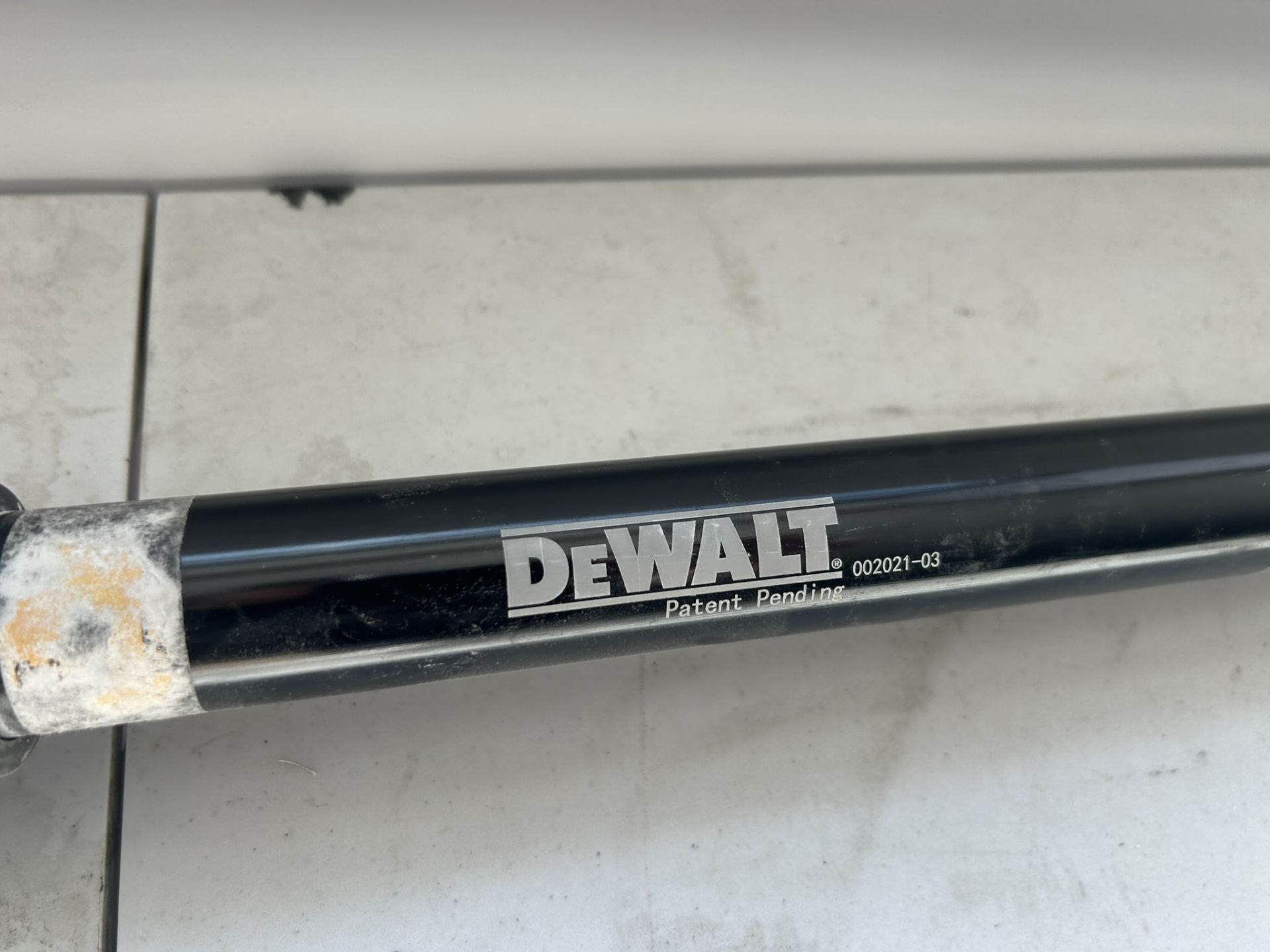 DEWALT AUTOMATIC FLUSHING TUBE W/ EXTENSION - Image 4 of 7