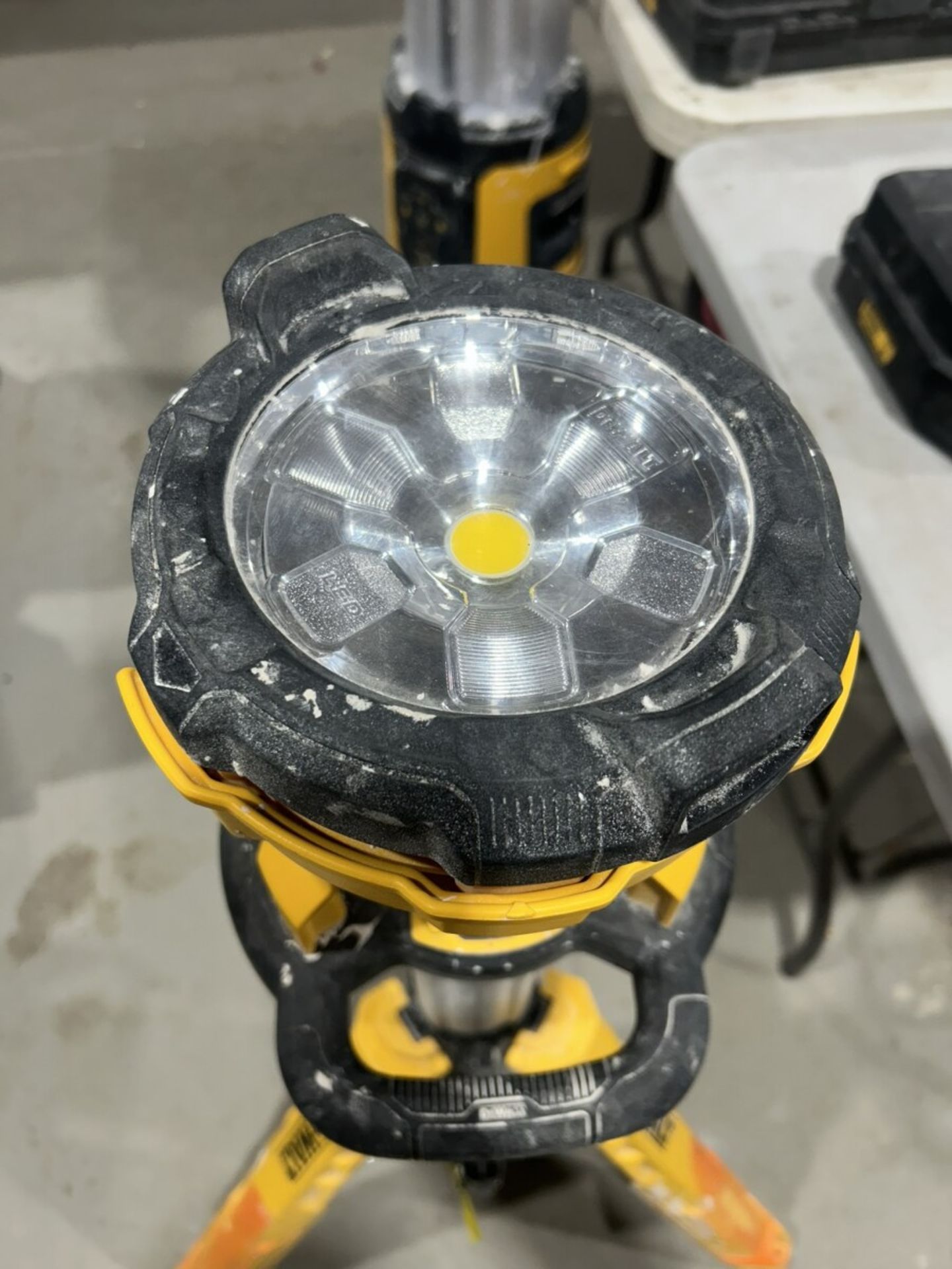 DEWALT CORDLESS COLLAPSABLE LED WORK LIGHT - Image 5 of 7