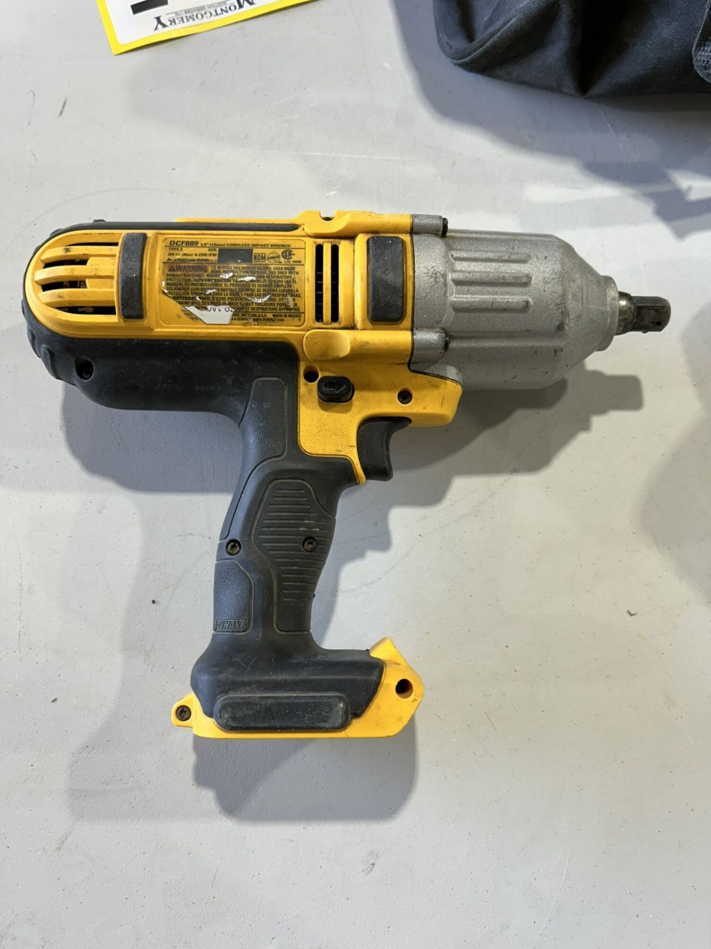 DEWALT CORDLESS 1/2" IMPACT WRENCH W/ 6.0AH BATTERY AND CHARGER - Image 7 of 9