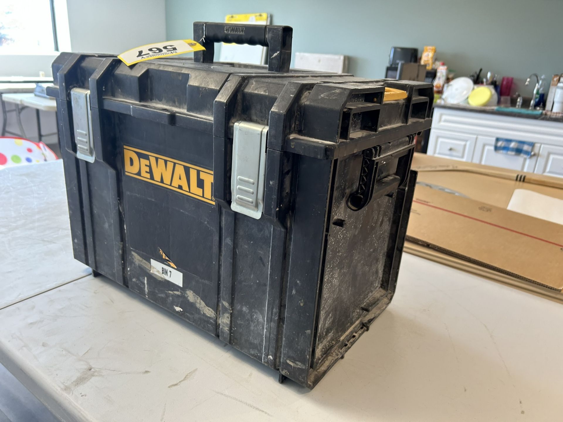 DEWALT TOUGH SYSTEM TOOL BOX 21"X12"X16"