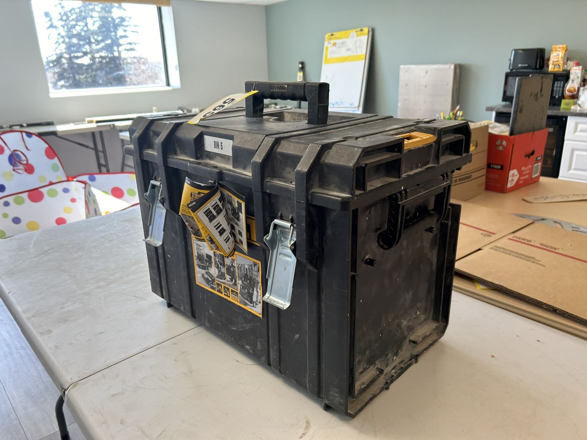 DEWALT TOUGH SYSTEM TOOL BOX 21"X12"X16"