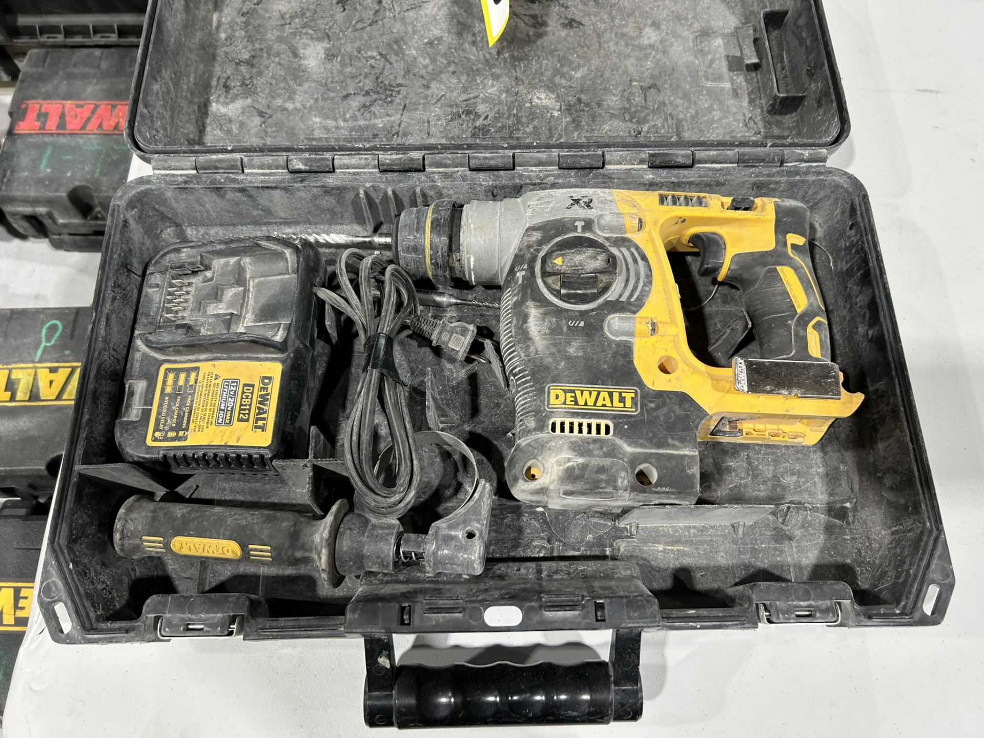 DEWALT DCH273 CORDLESS HAMMER DRILL/JACK HAMMER - Image 5 of 7