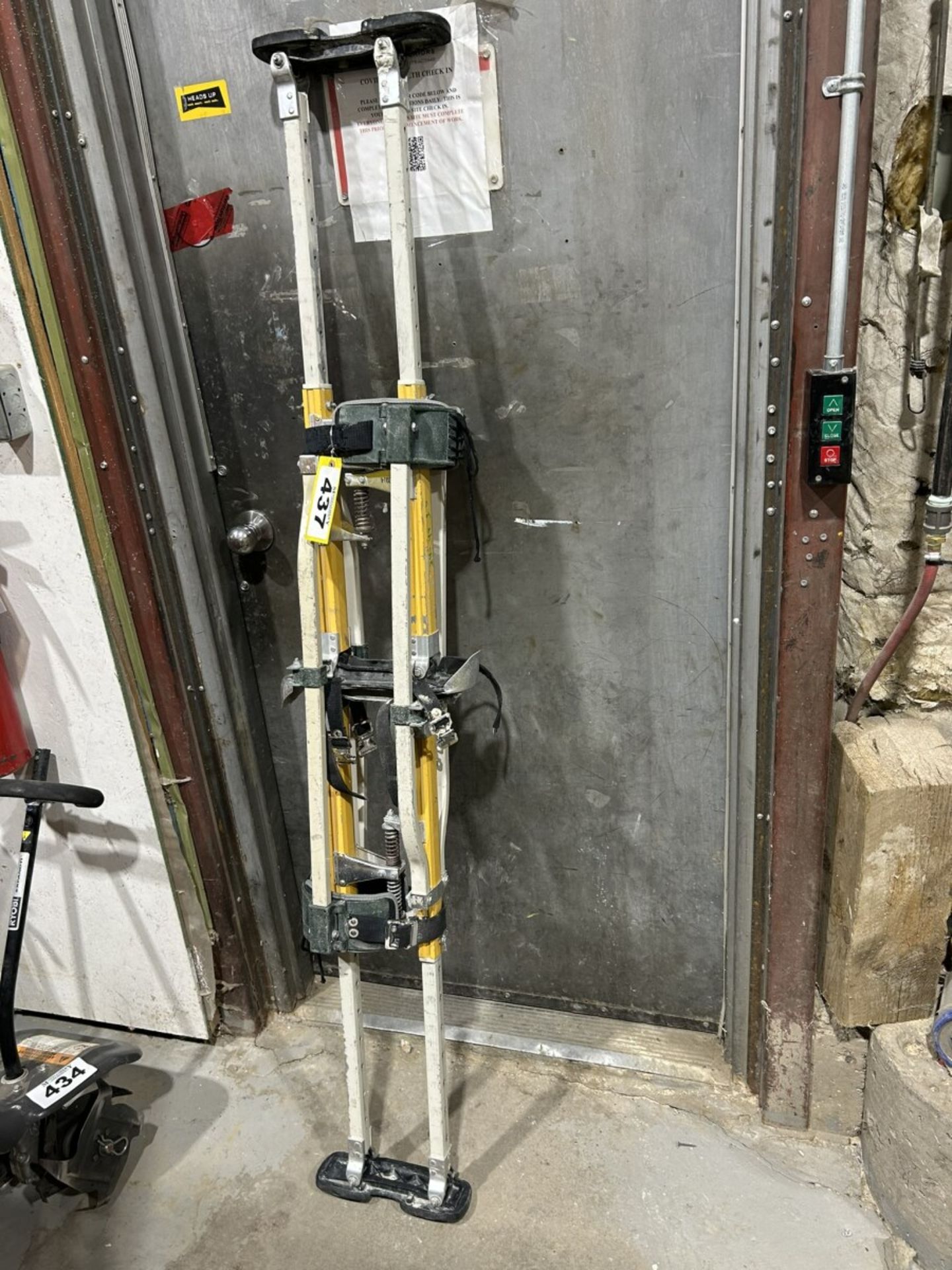 SURPRO ADJUSTABLE DRYWALLING STILTS