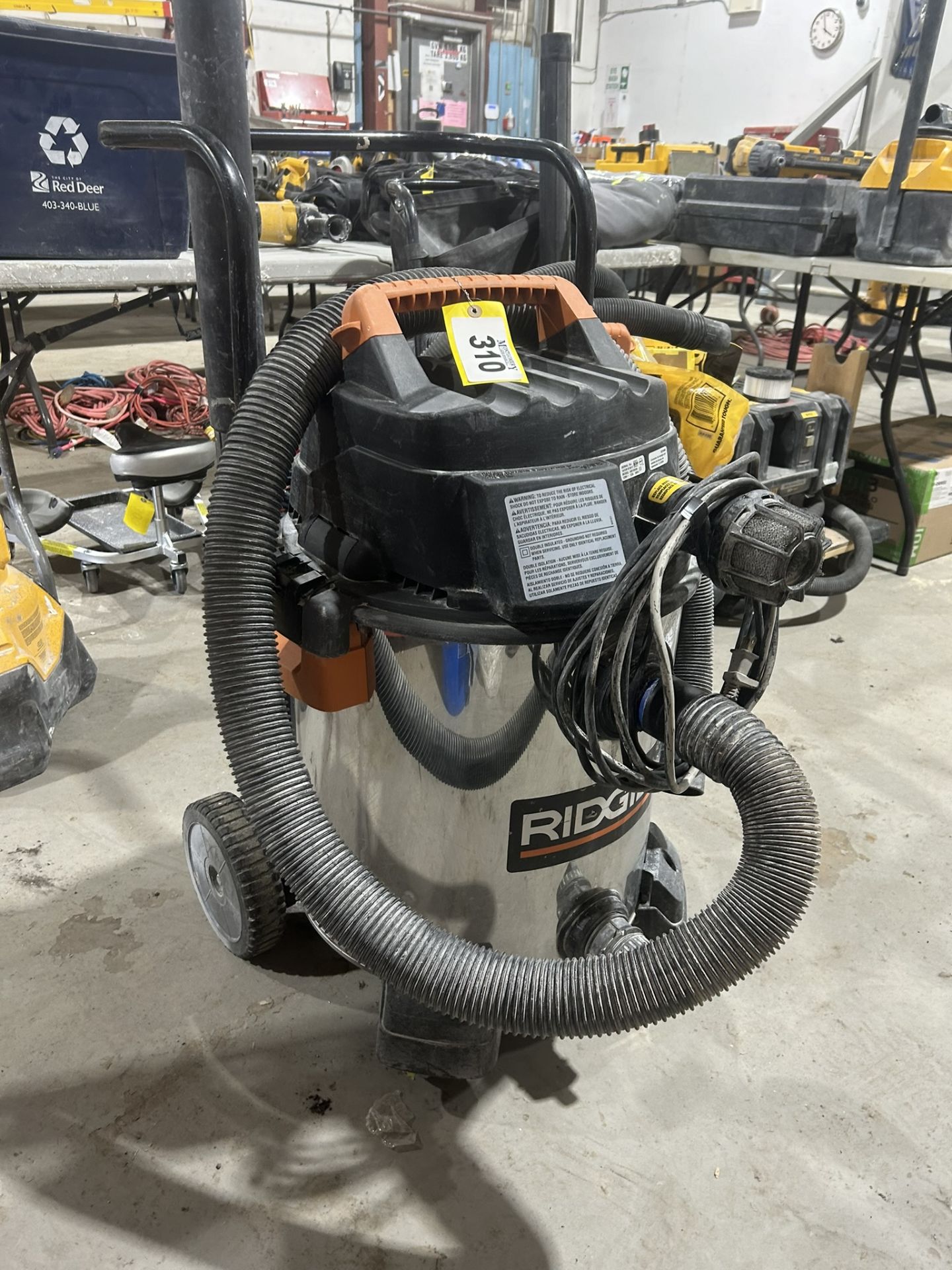 RIDGID 60 L STAINLESS STEEL WET/DRY SHOP VACUUM - Image 3 of 5