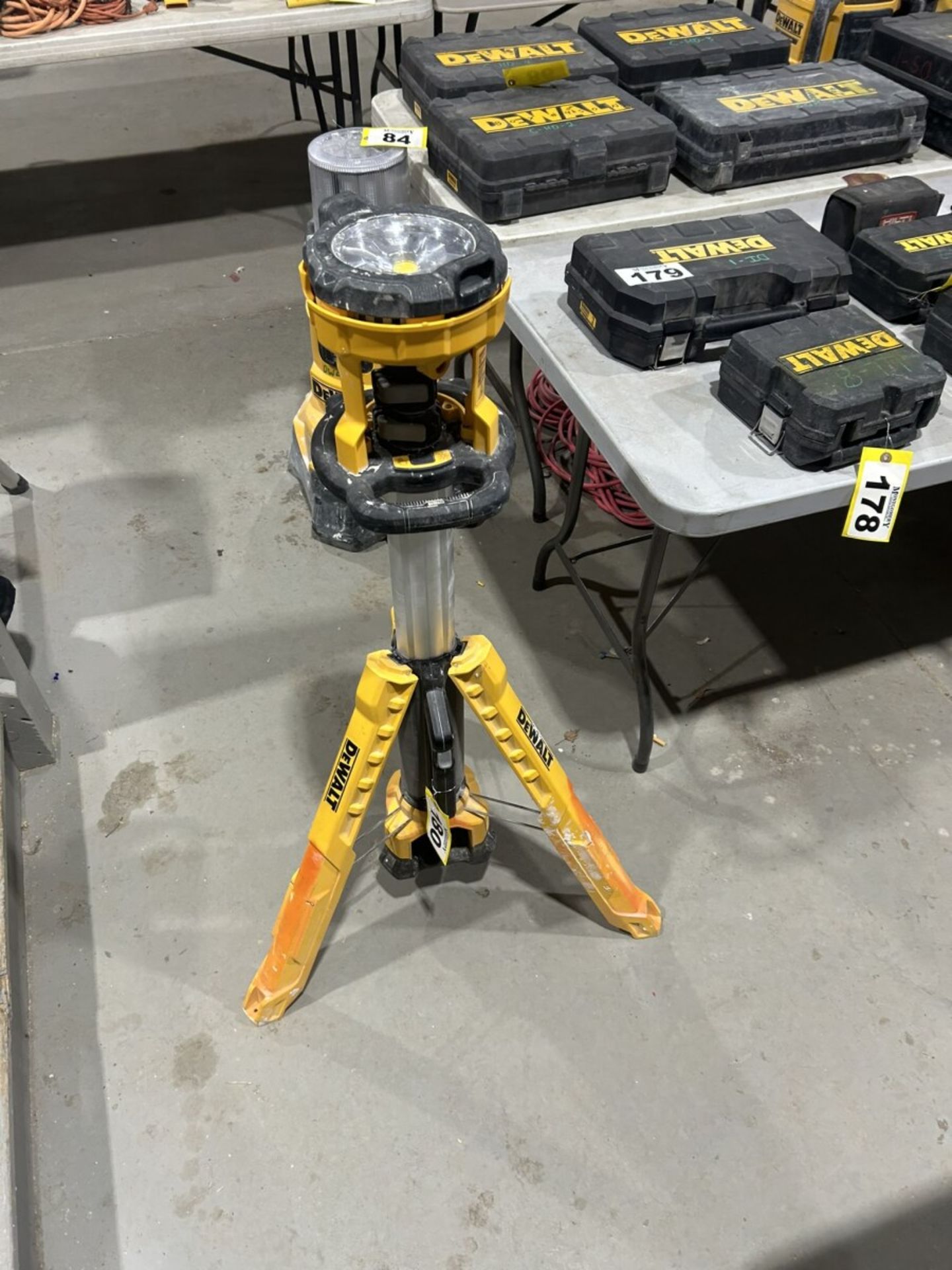 DEWALT CORDLESS COLLAPSABLE LED WORK LIGHT