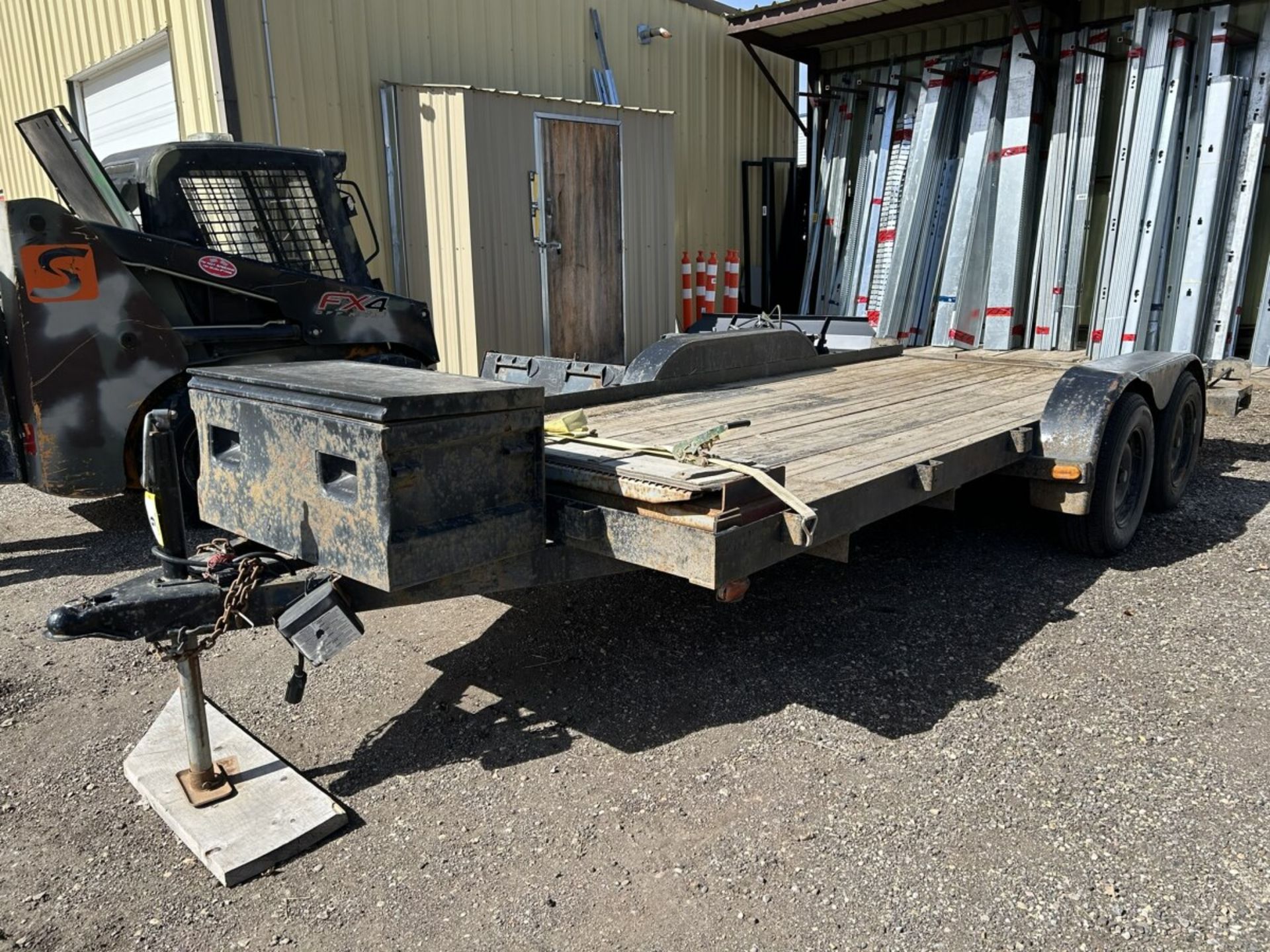 16 FT X 6.5 FT EQUIPMENT FLAT DECK TRAILER, T/A, W/ RAMPS - Image 4 of 11