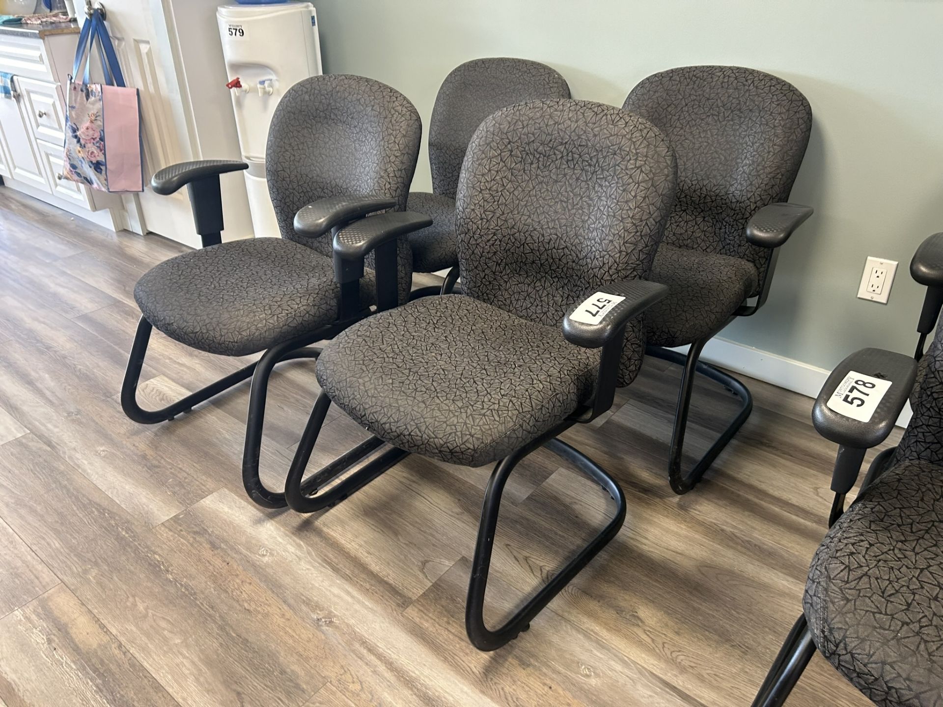 4-SKIDDED CUSHIONED OFFICE CHAIRS