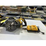 DEWALT CORDLESS WORM DRIVE 7.25" CIRCULAR SAW W/ 6.0AH BATTERY AND CHARGER