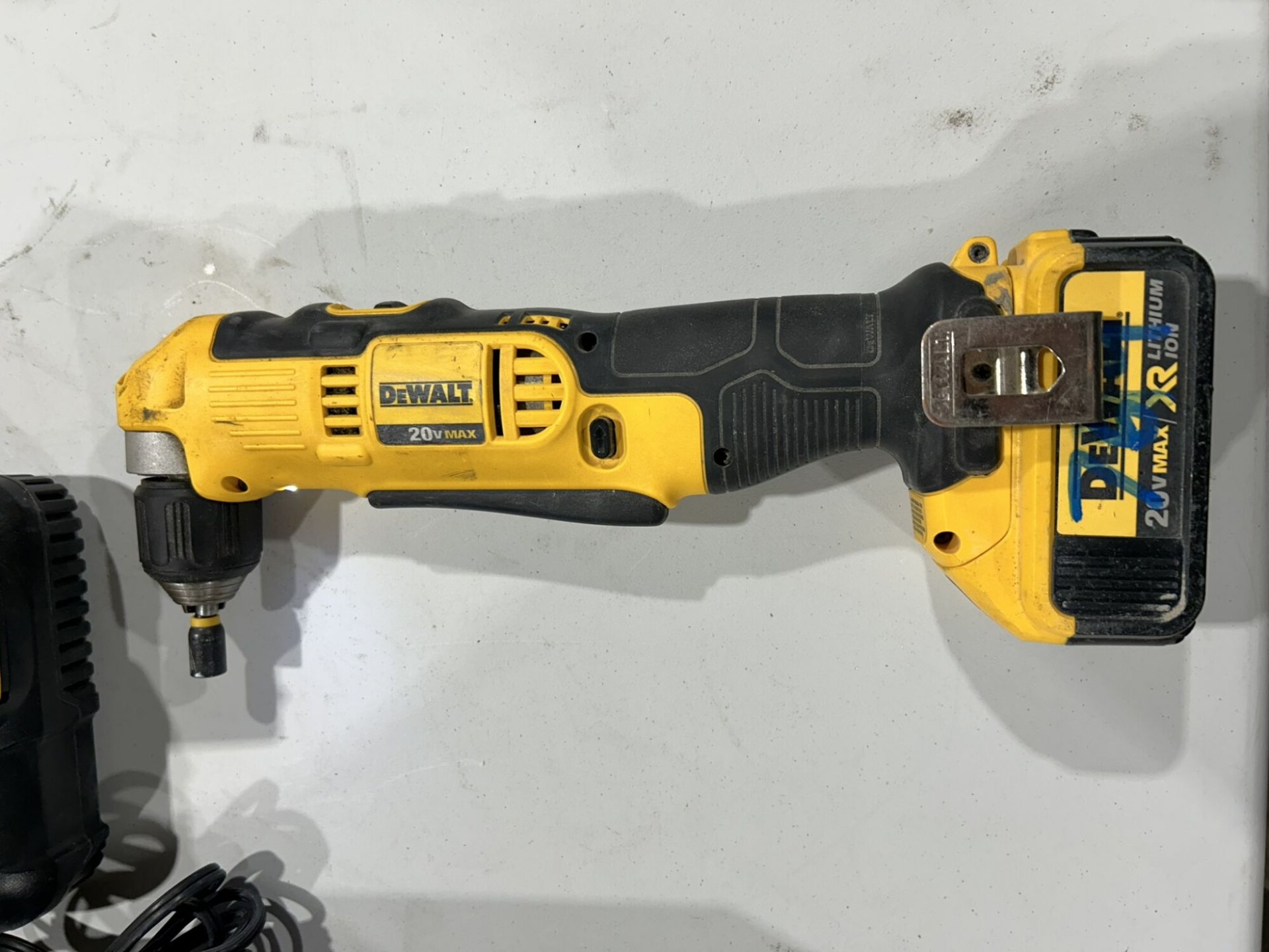 DEWALT CORDLESS RIGHT ANGLE DRILL W/ BATTERY AND CHARGER - Image 2 of 7