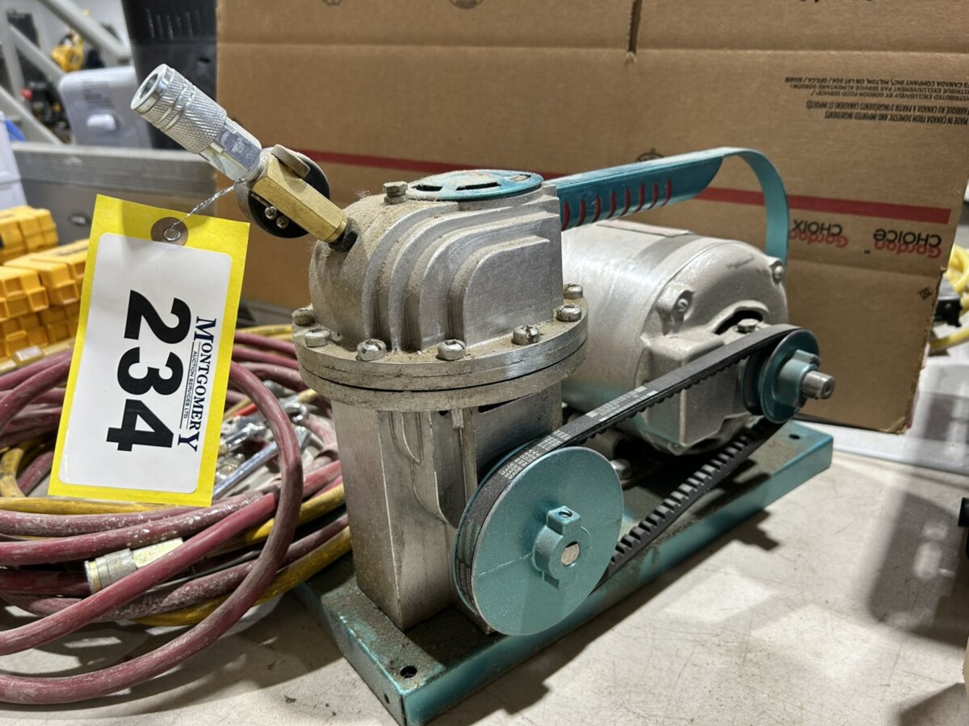 SPEEDY AIR COMPRESSOR W/ HOSE AND ASSORTED FITTINGS - Image 5 of 8