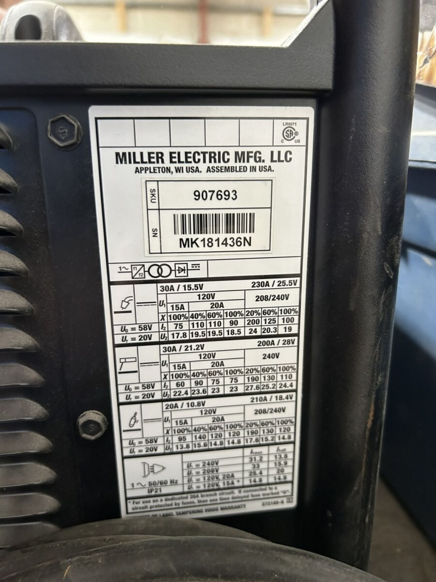 MILLER MILLERMATIC 215 CC/CV DIGITAL ARC & MIG WELDING POWER SOURCE 208/240V W/ CABLES & HELMET S/ - Image 7 of 10