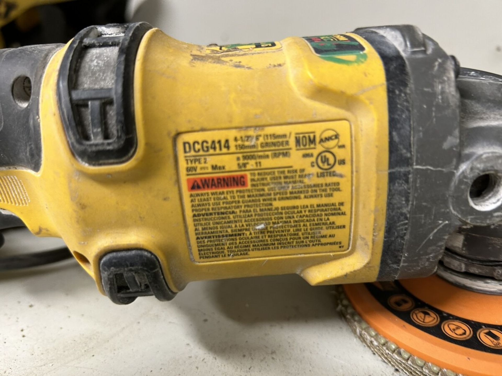 DEWALT 60V CORDLESS 4.5" ANGLE GRINDER W/ 2 6.0AH BATTERIES AND CHARGER - Image 5 of 5