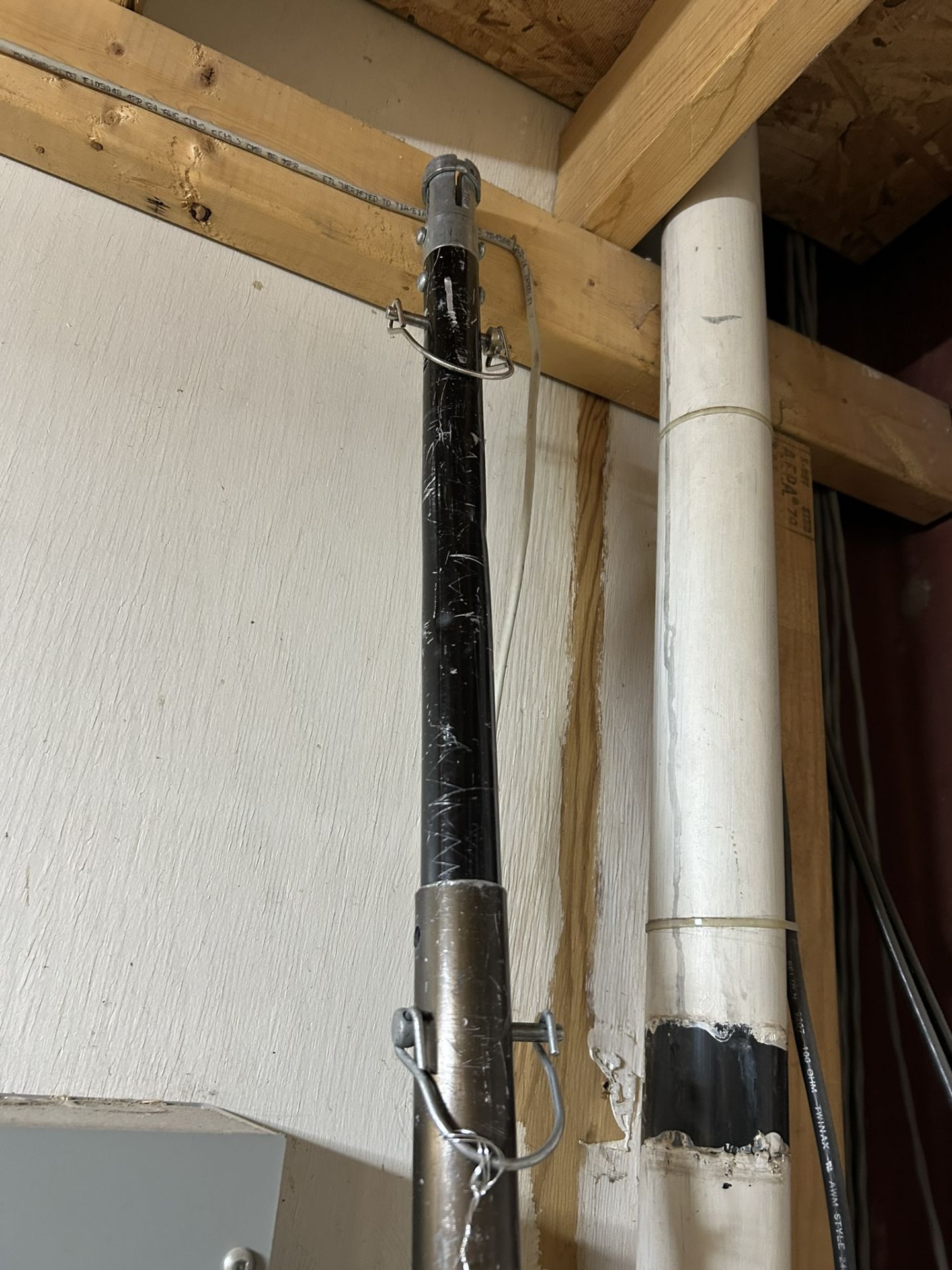 2- ADJUSTABLE LAG POLES - Image 4 of 4