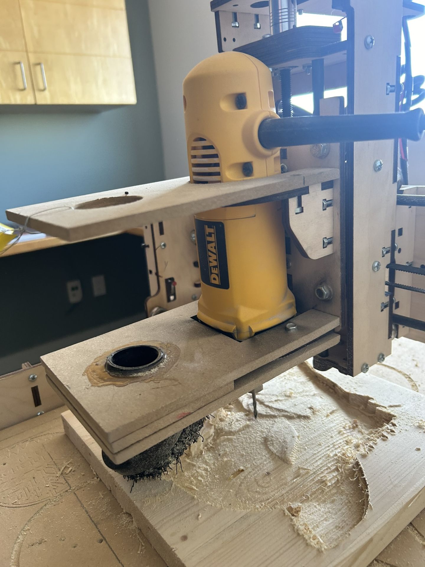 DESKTOP CNC ROUTER W/ DEWALT CUT OUT TOOL 24"X24" AND DUST HOOD (DUST EXTRACTION HOSE NOT INCLUDED) - Image 5 of 16