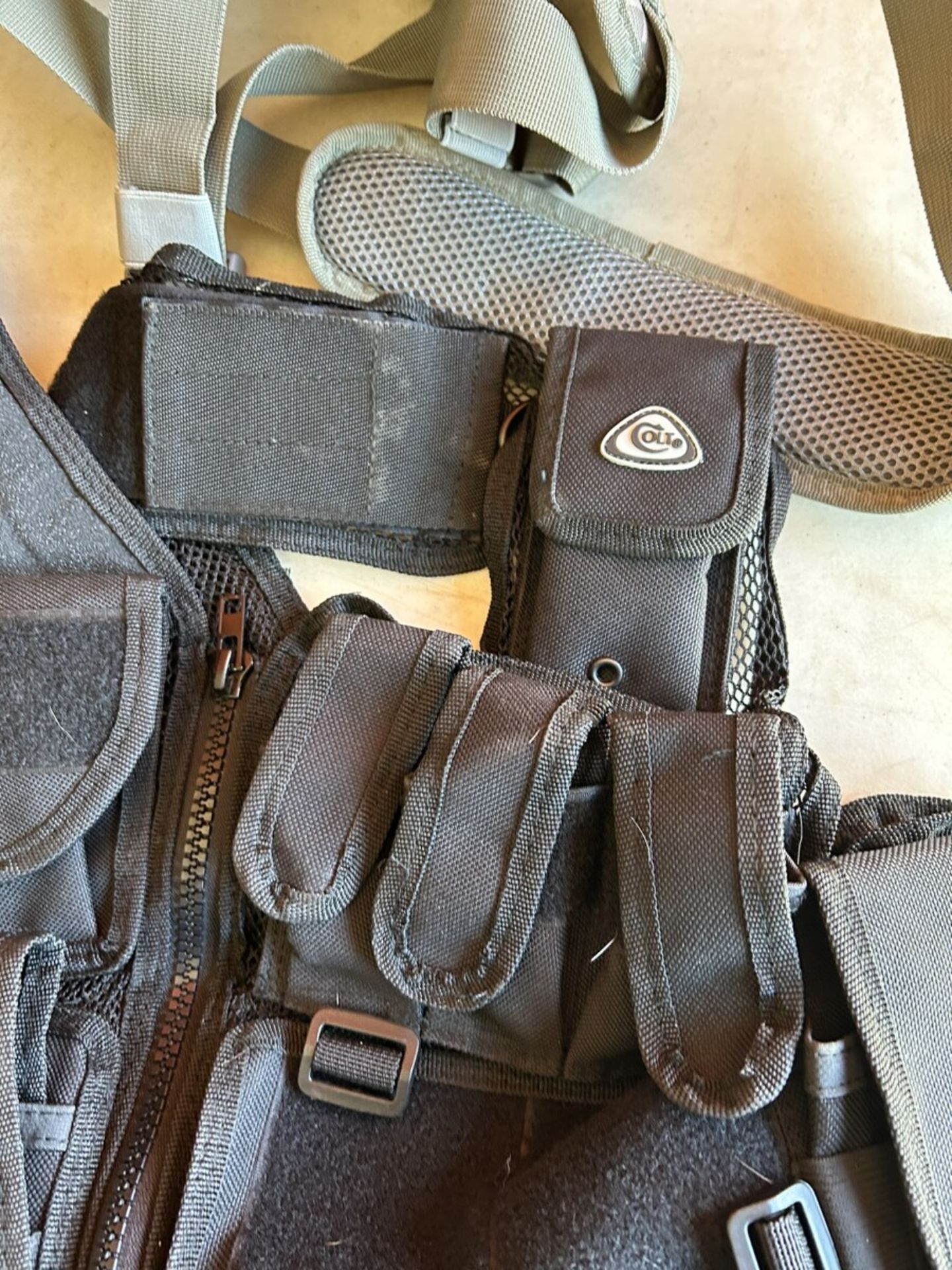 TACTICAL VEST AND CAMO CAMERA BAG - Image 5 of 6