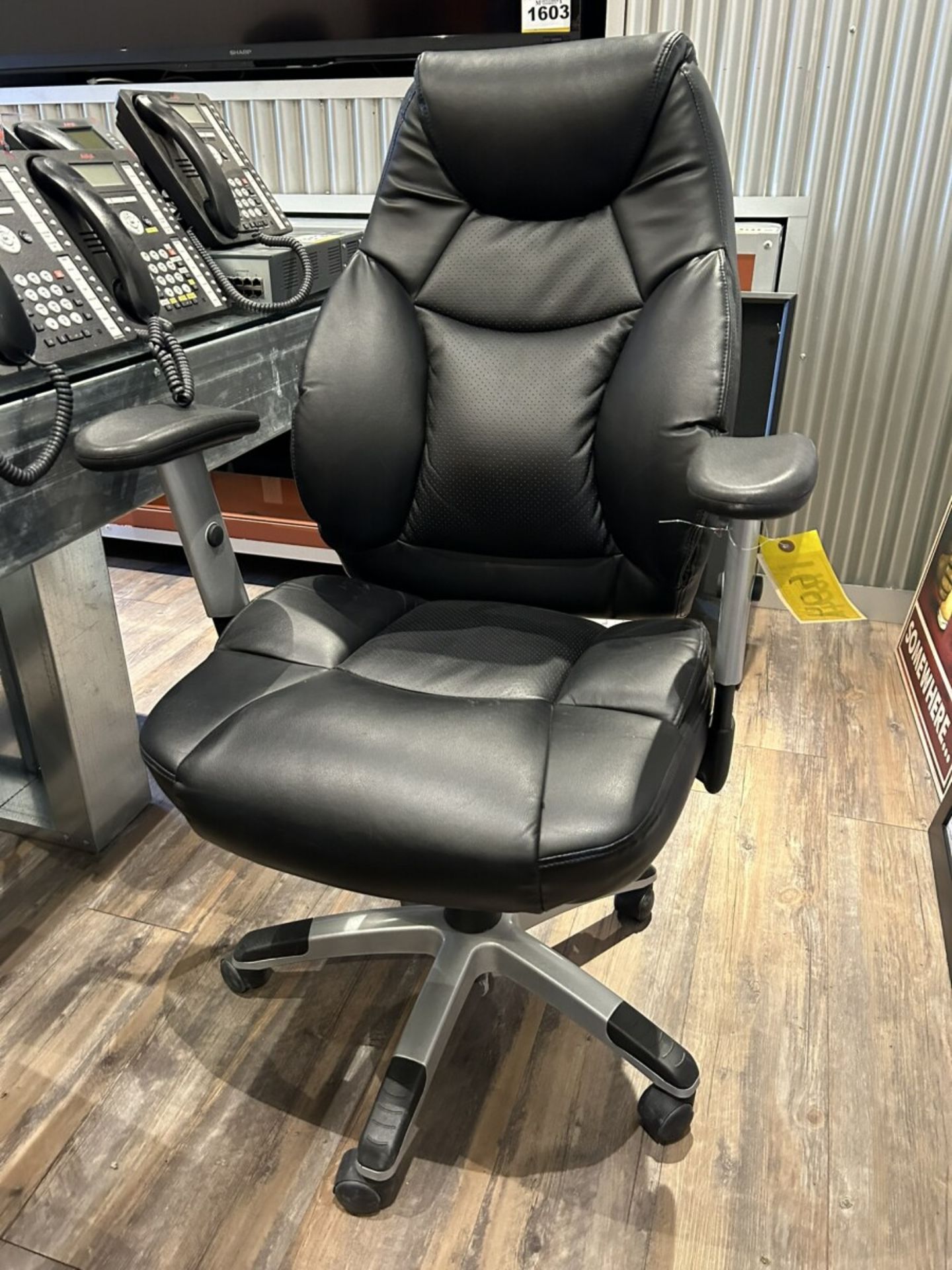 ADJUSTABLE ROLLING OFFICE CHAIR