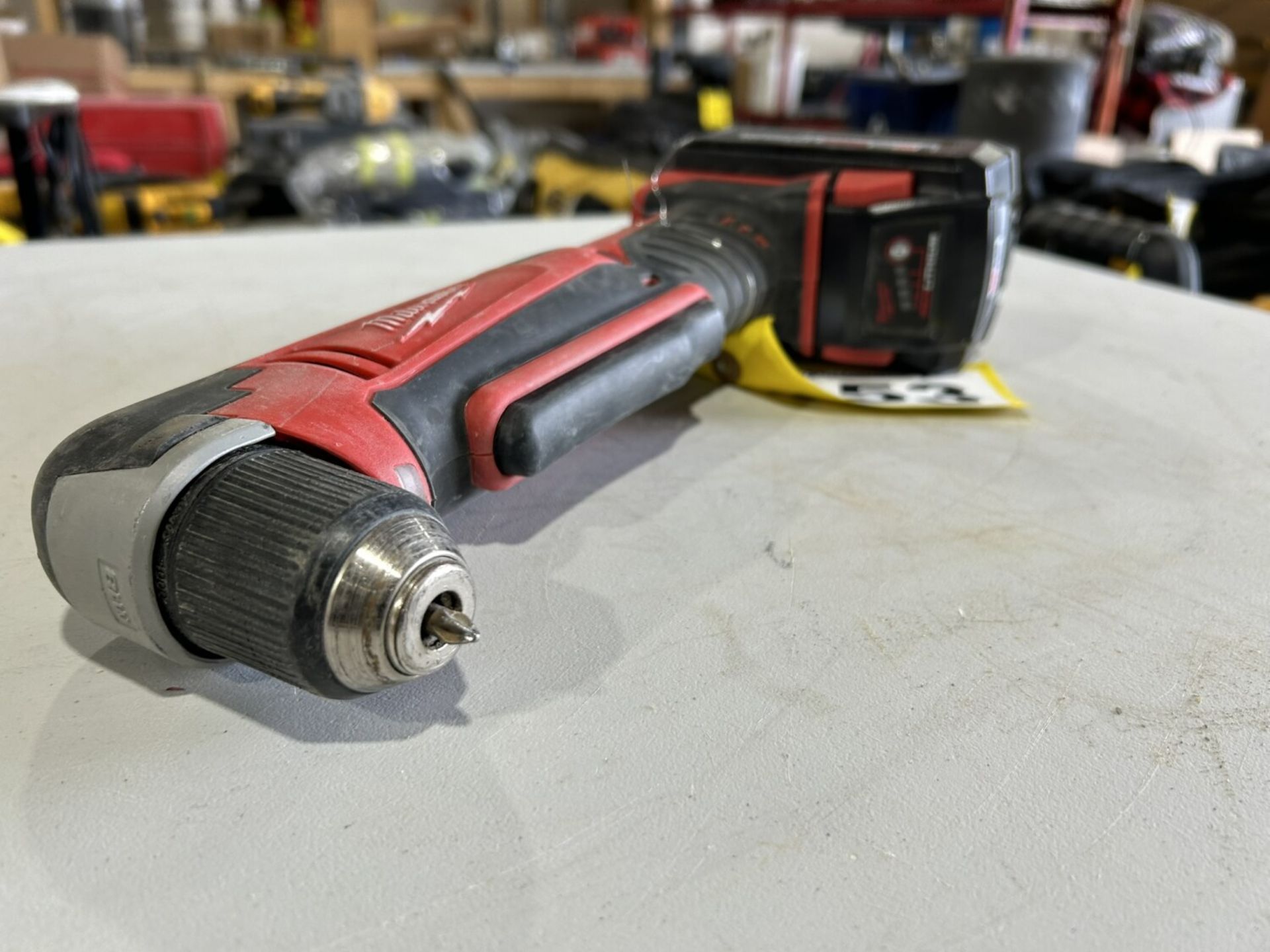 MILWAUKEE CORDLESS RIGHT ANGLE DRILL W/ XC6.0 BATTERY (NO CHARGER) - Image 2 of 5