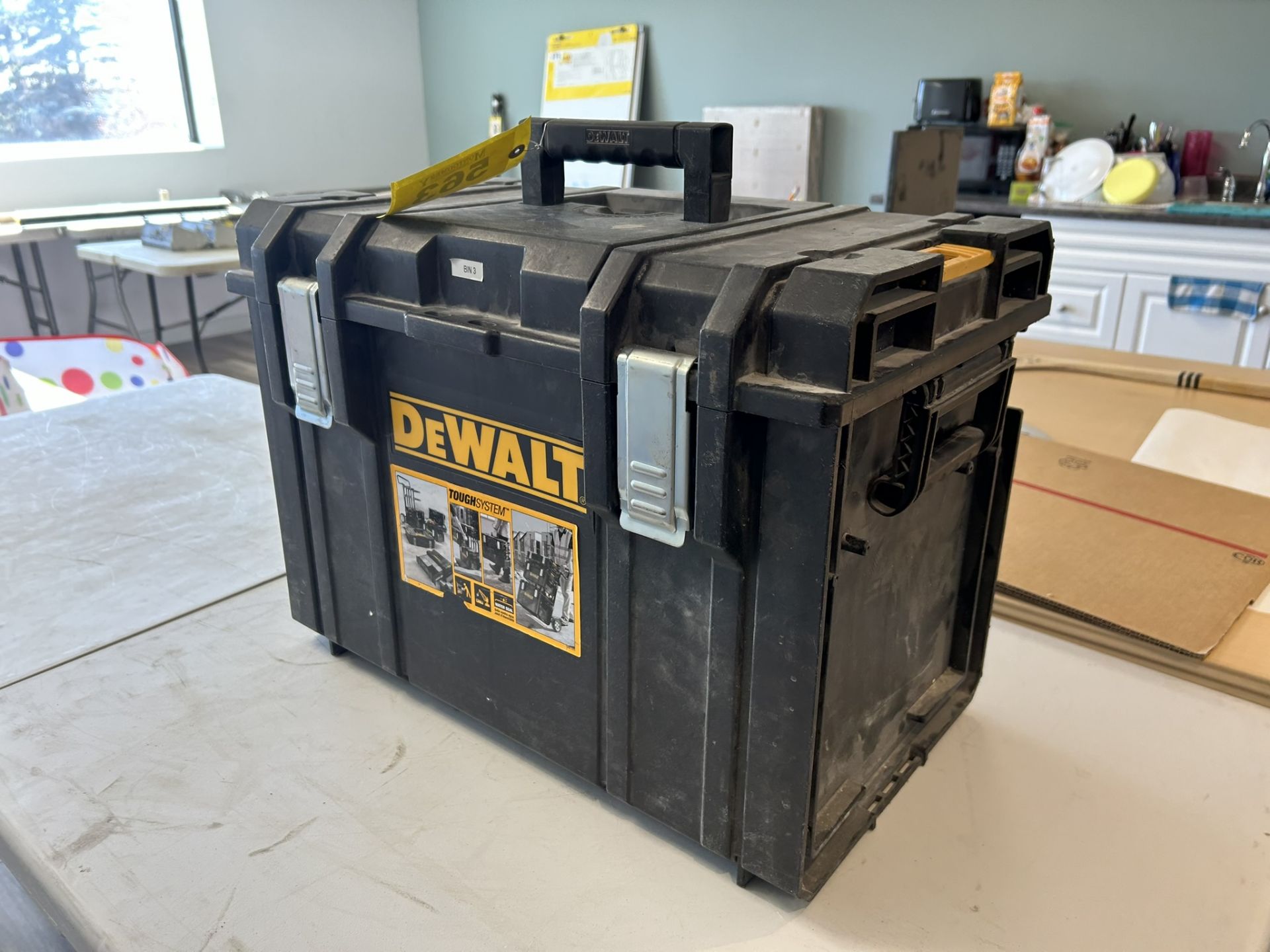 DEWALT TOUGH SYSTEM TOOL BOX 21"X12"X16"