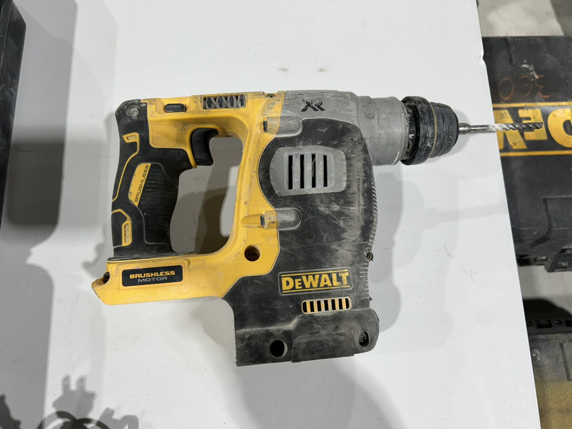 DEWALT DCH273 CORDLESS HAMMER DRILL/JACK HAMMER - Image 4 of 7