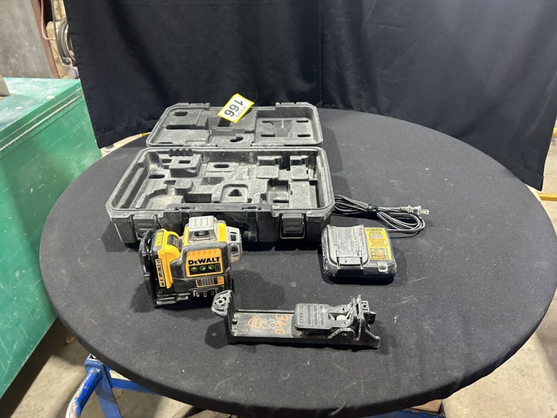 DEWALT CORDLESS LASER LEVEL W/ BATTERY & CHARGER