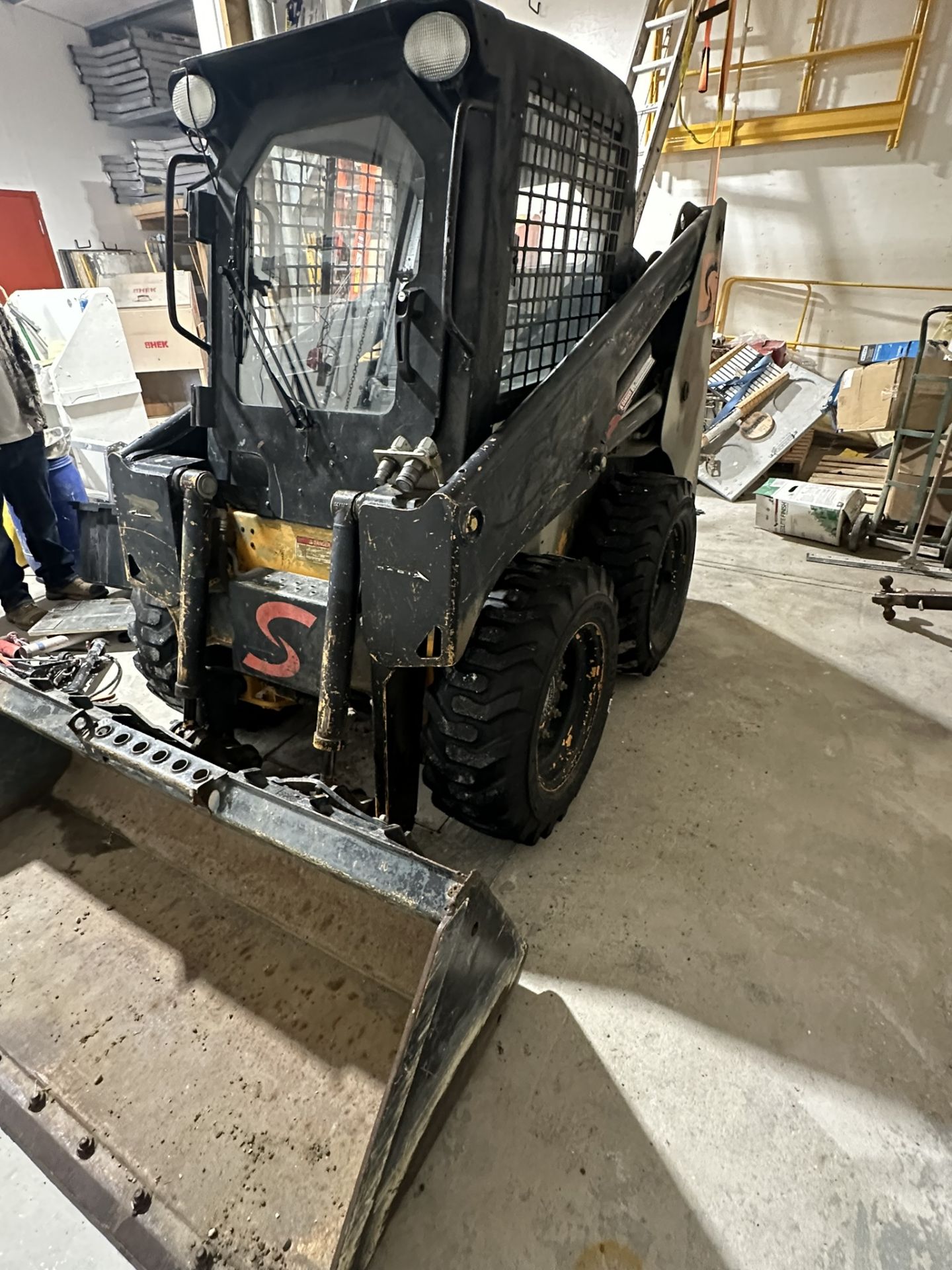 2011 MUSTANG 2041 SKID STEER, DIESEL, 820 HOURS SHOWING, W/ BUCKET S/N MMC02041A00002730 - Bild 16 aus 18