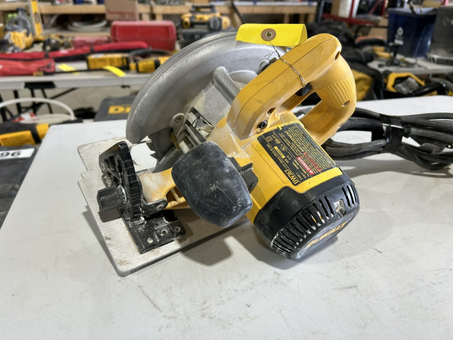 DEWALT ELEC. 7.25" CIRCULAR SAW AND ORBITAL SANDER - Image 3 of 7