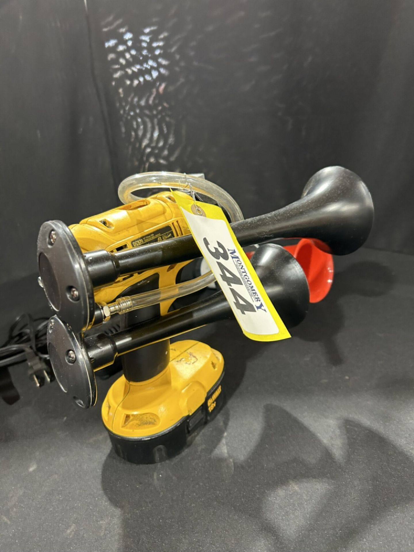 CUSTOM DEWALT CORDLESS AIR HORN W/ BATTERIES AND CHARGER - Image 2 of 4
