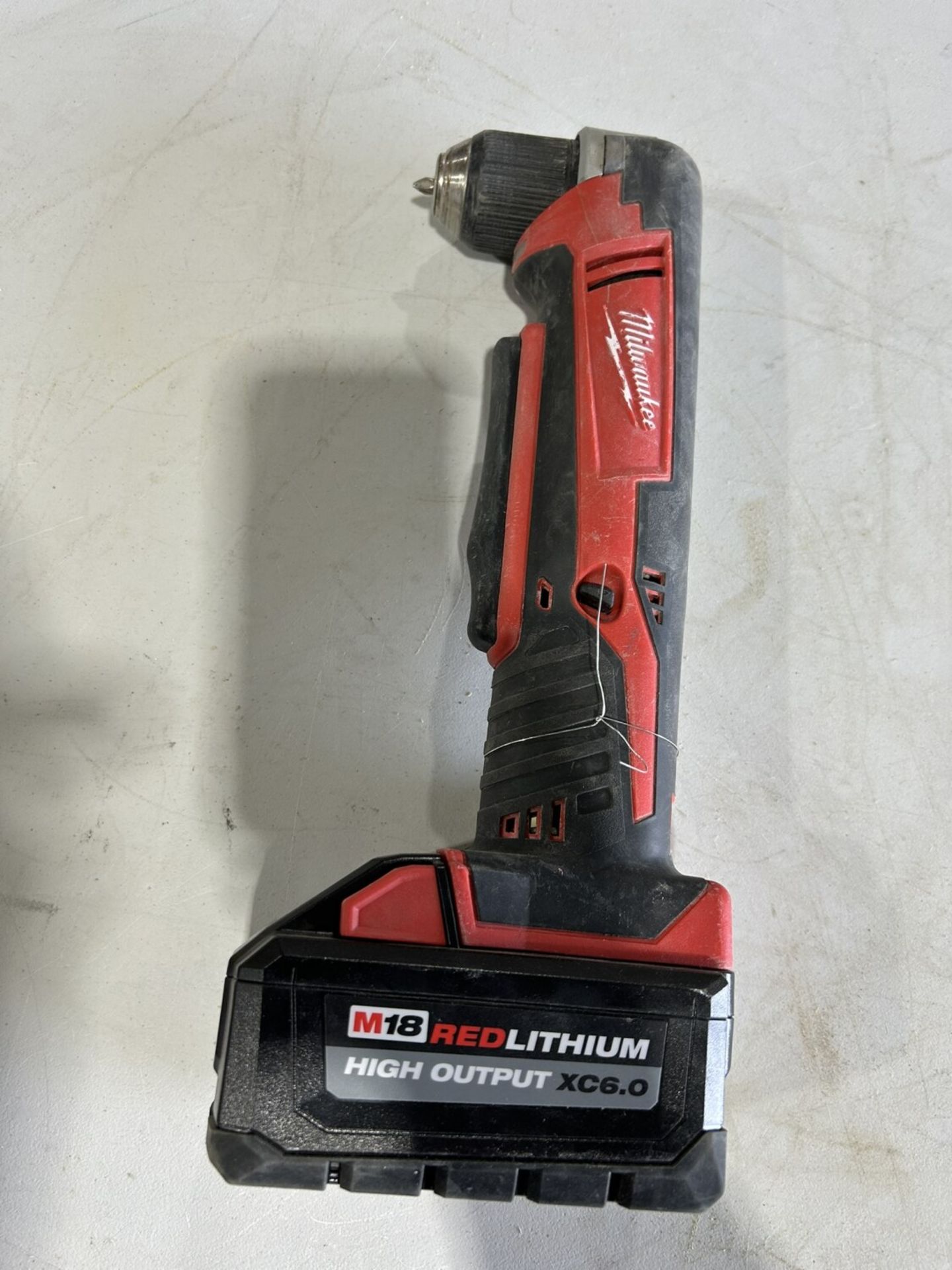 MILWAUKEE CORDLESS RIGHT ANGLE DRILL W/ XC6.0 BATTERY (NO CHARGER)